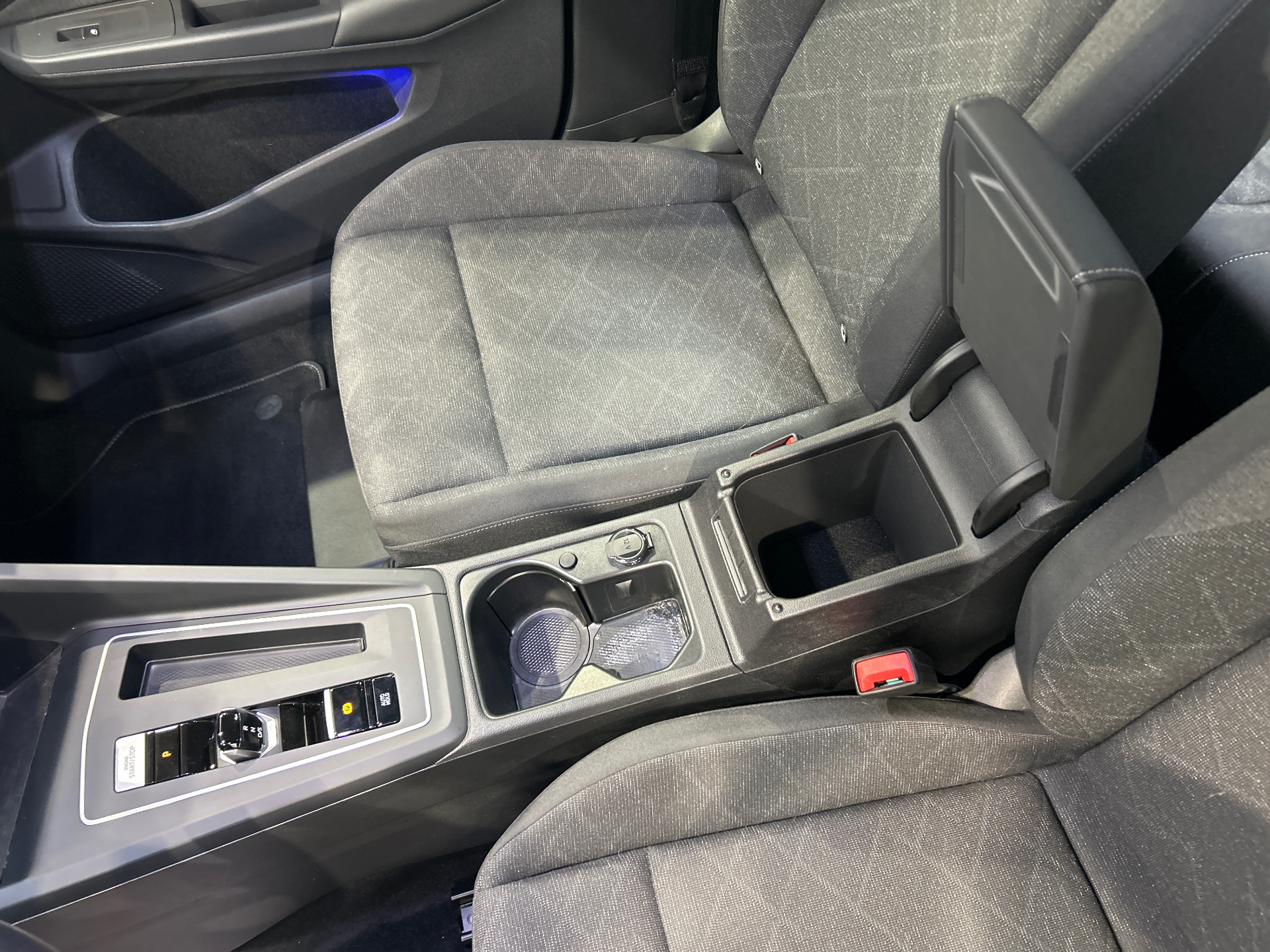 VOLKSWAGEN GOLF 1.0 eTSI OPF 110 DSG7 Life Business