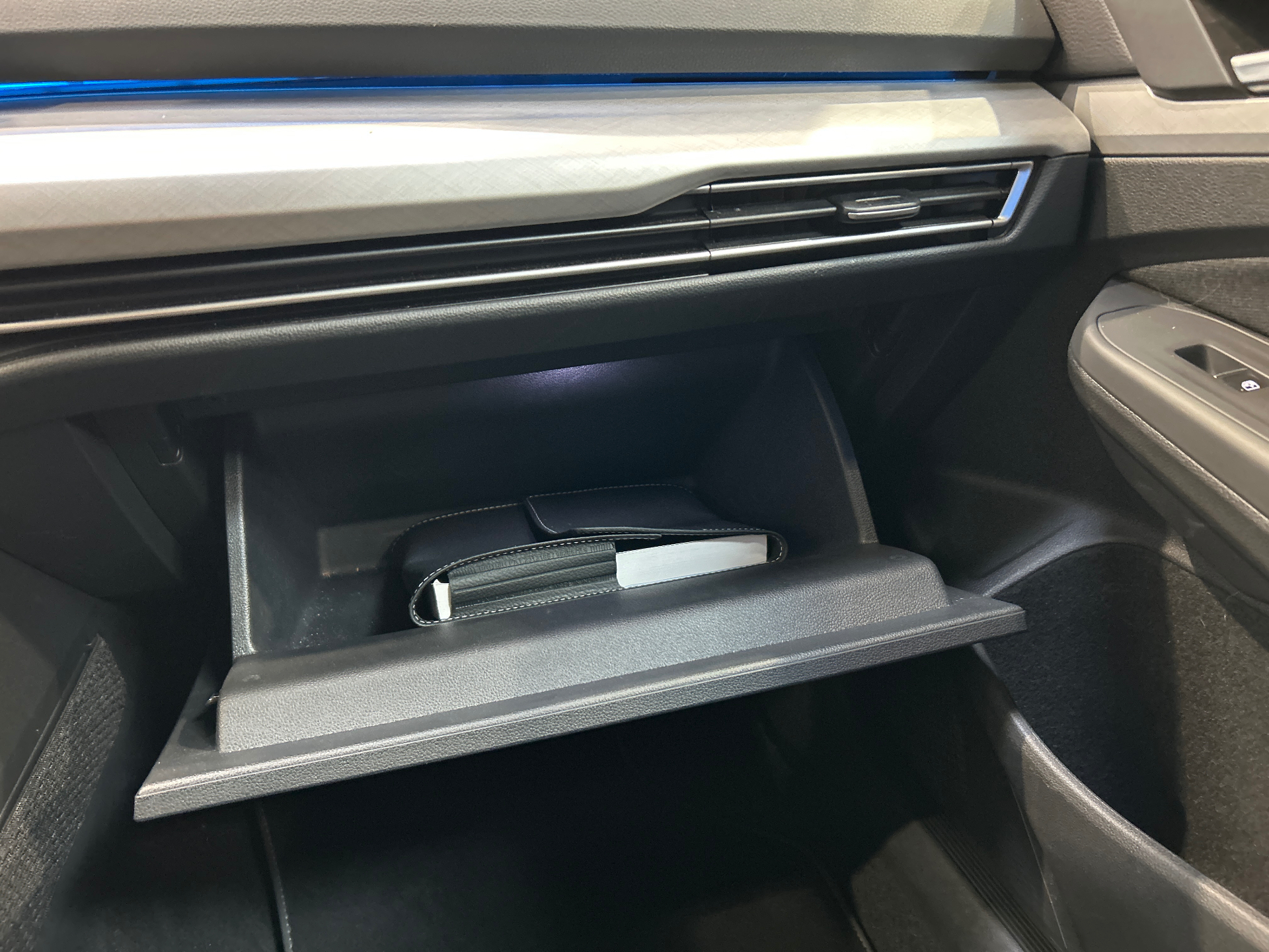 VOLKSWAGEN GOLF 1.0 eTSI OPF 110 DSG7 Life Business