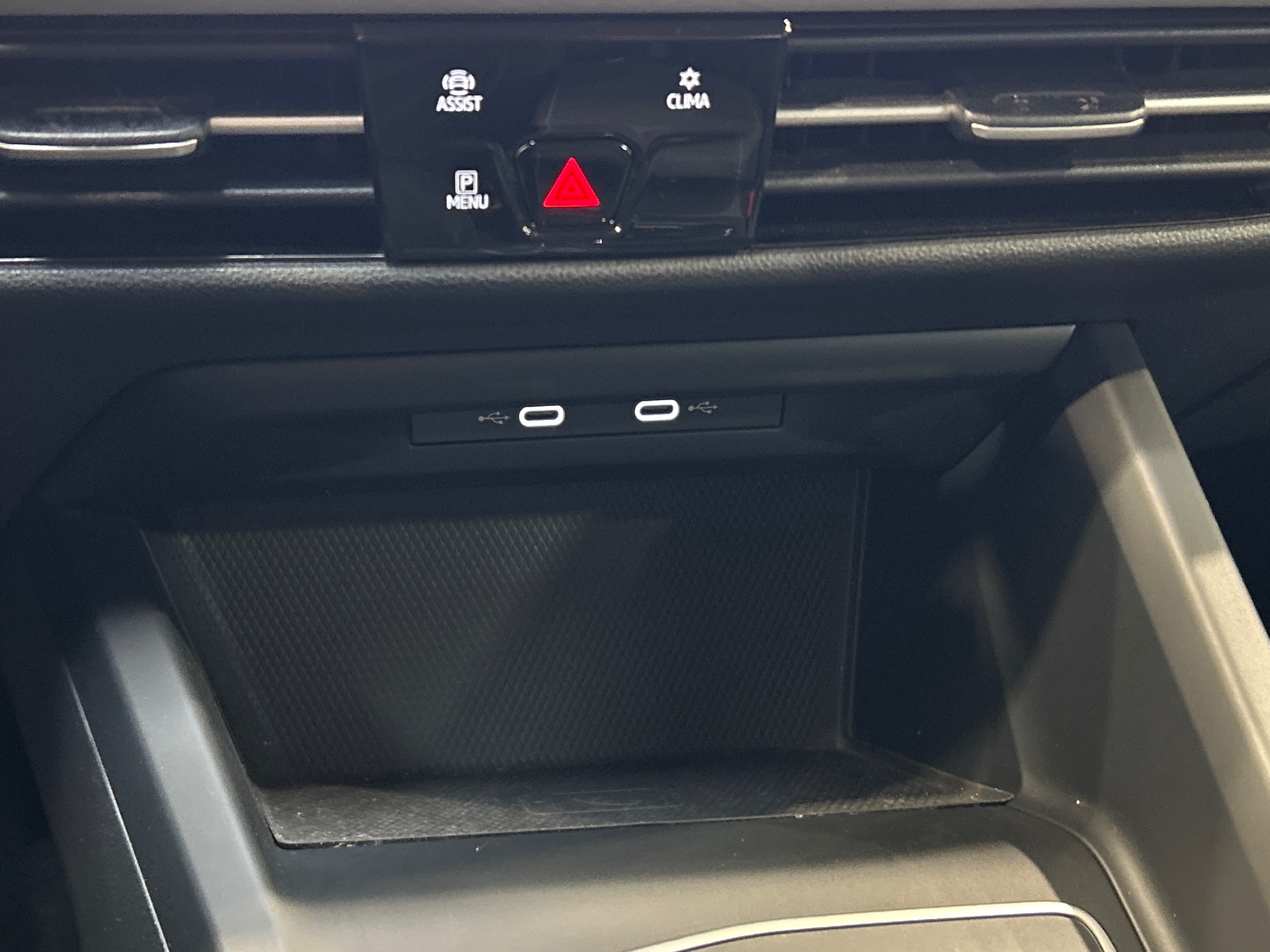VOLKSWAGEN GOLF 1.0 eTSI OPF 110 DSG7 Life Business