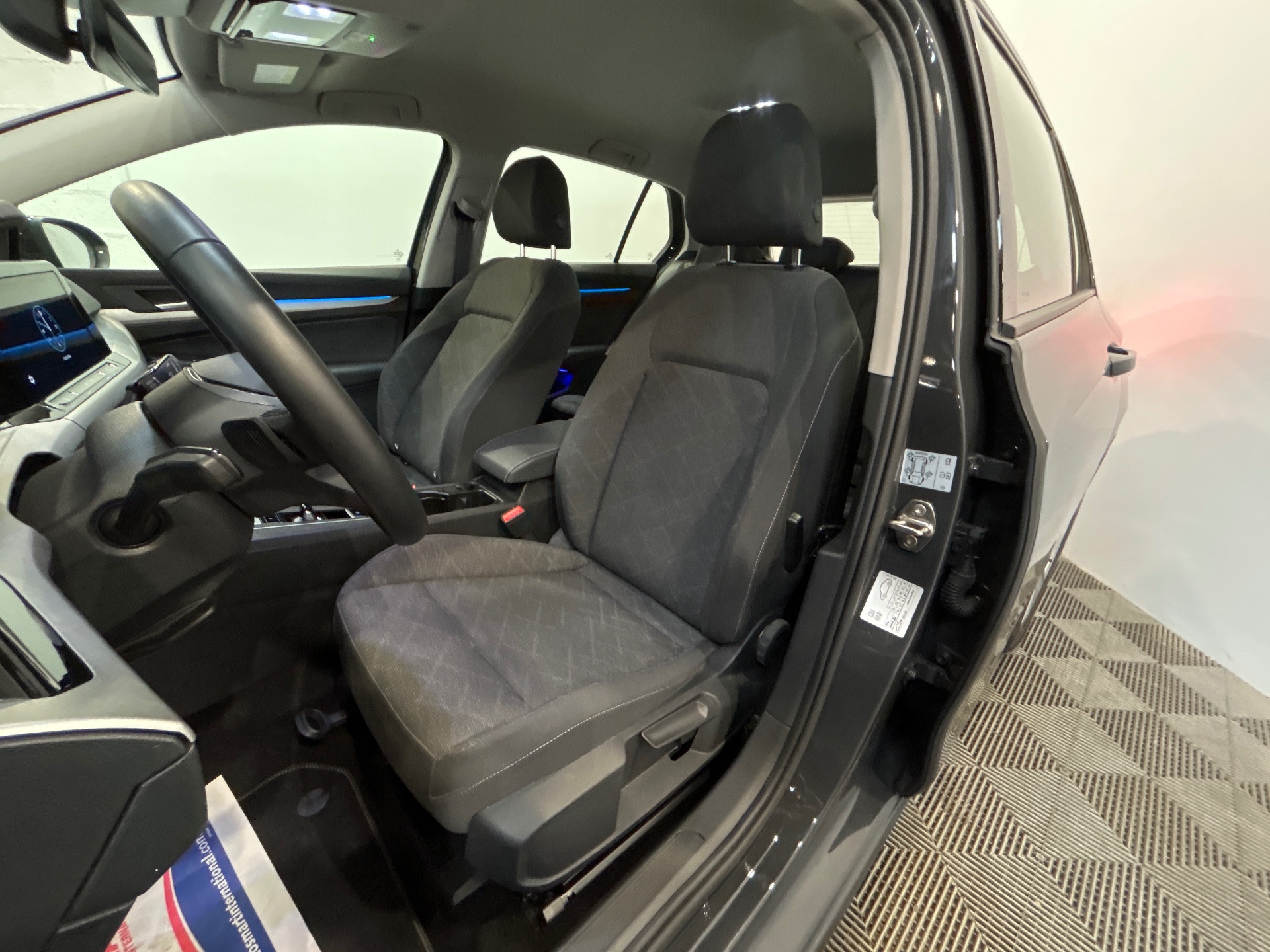 VOLKSWAGEN GOLF 1.0 eTSI OPF 110 DSG7 Life Business