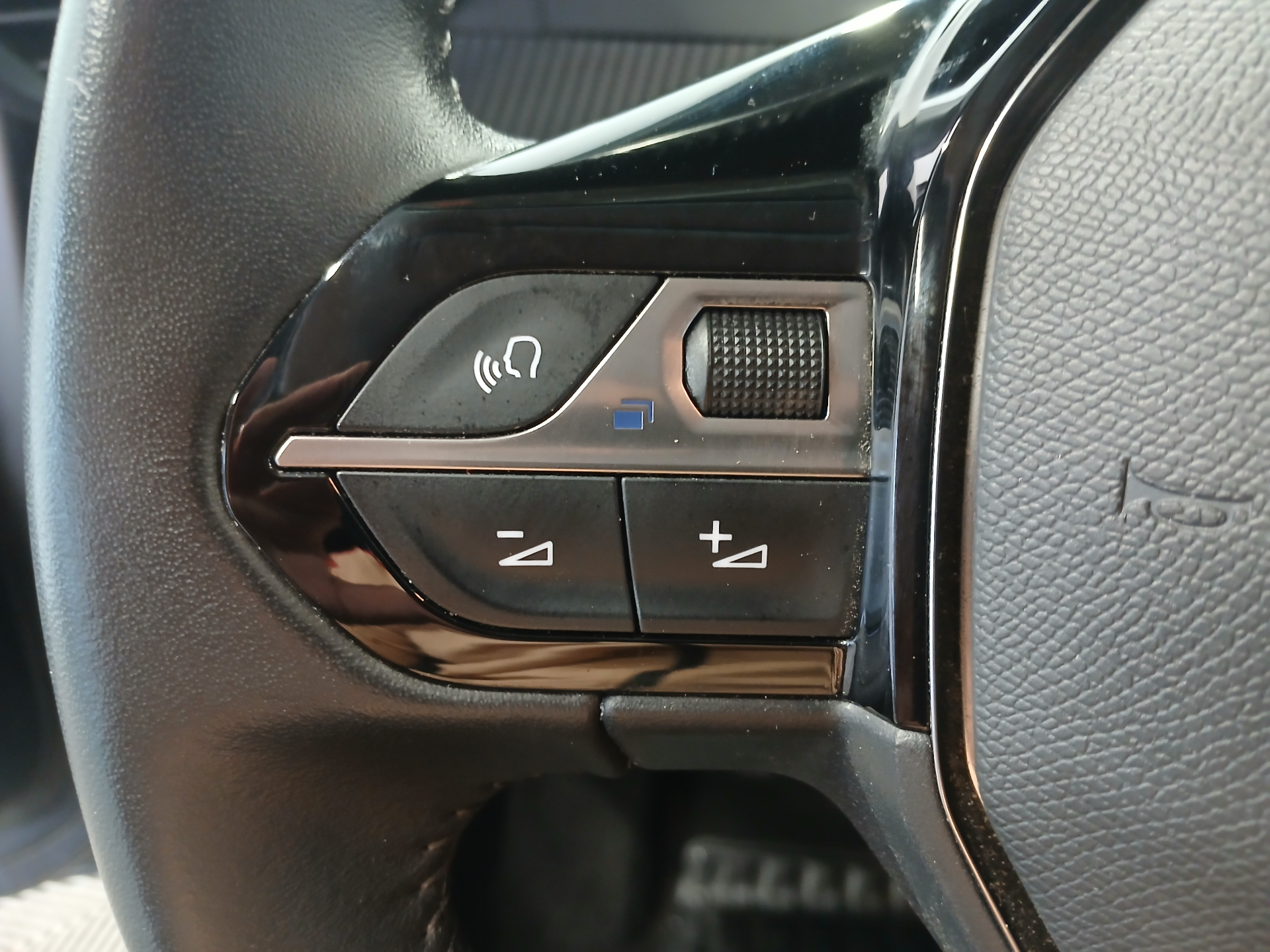 PEUGEOT 208 ALLURE PURETECH 100 BVM
