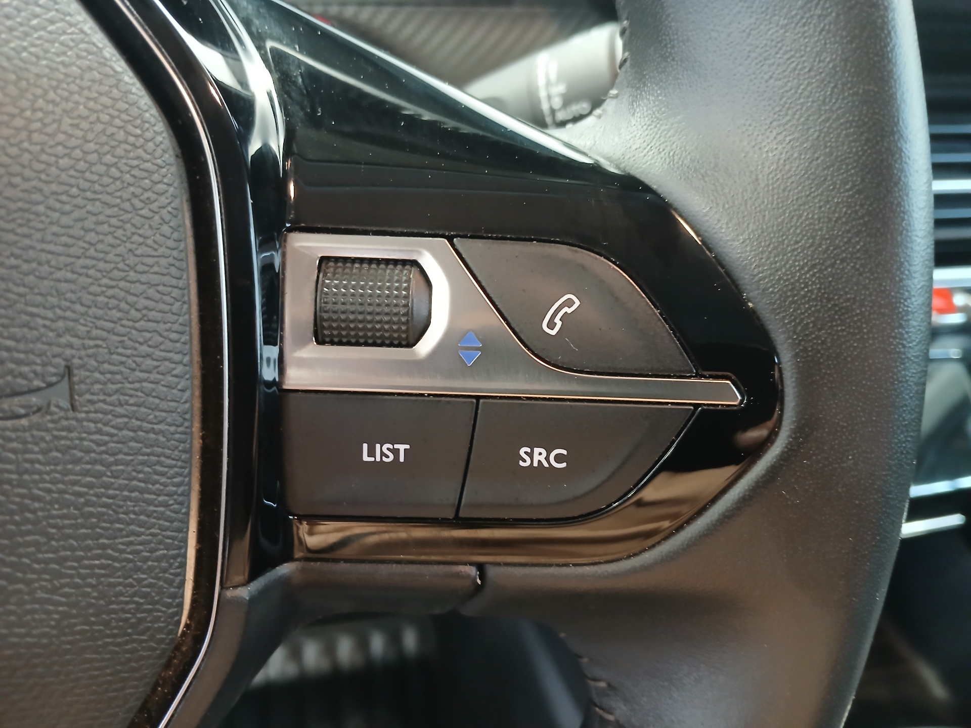 PEUGEOT 208 ALLURE PURETECH 100 BVM