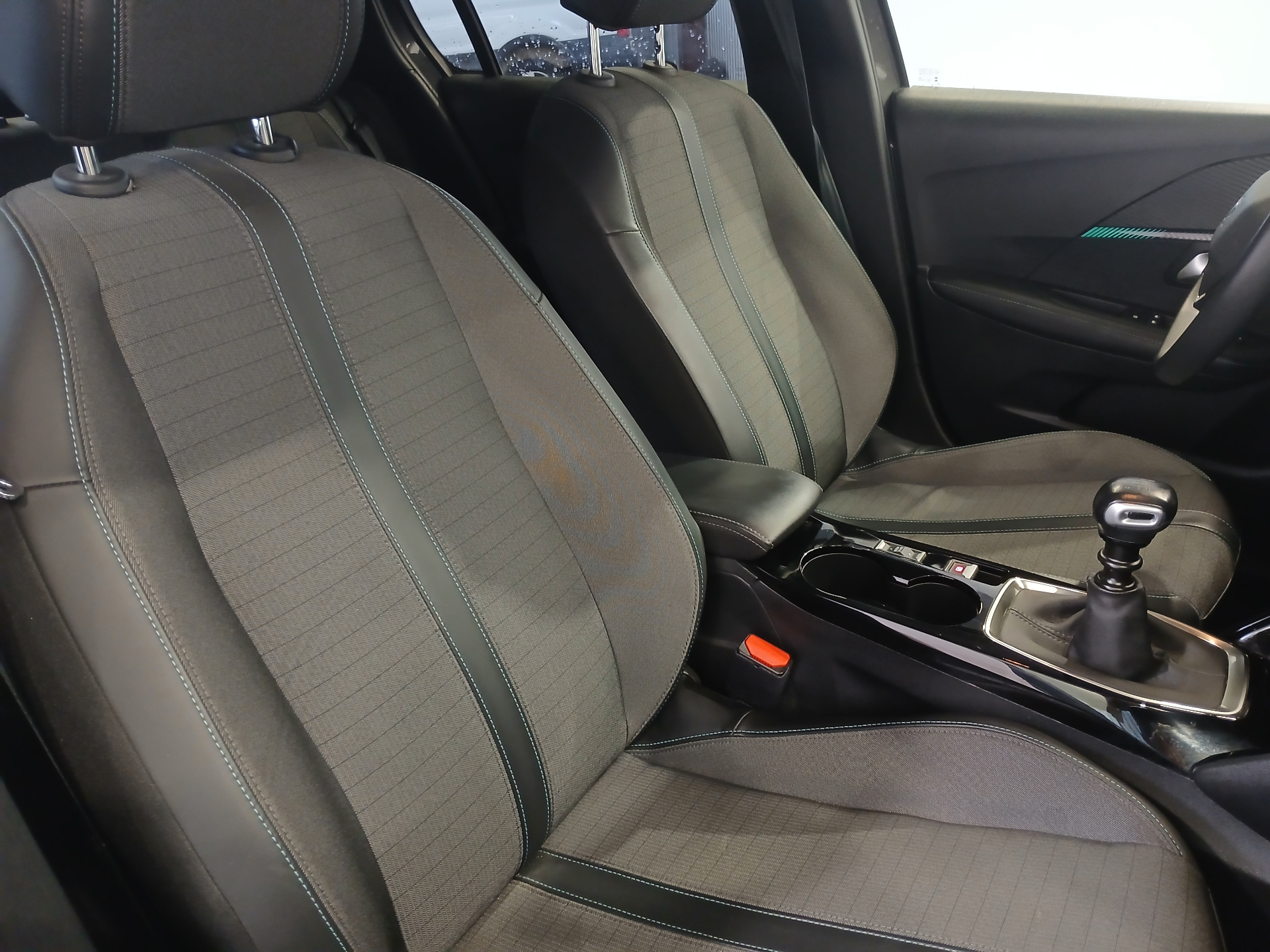PEUGEOT 208 ALLURE PURETECH 100 BVM