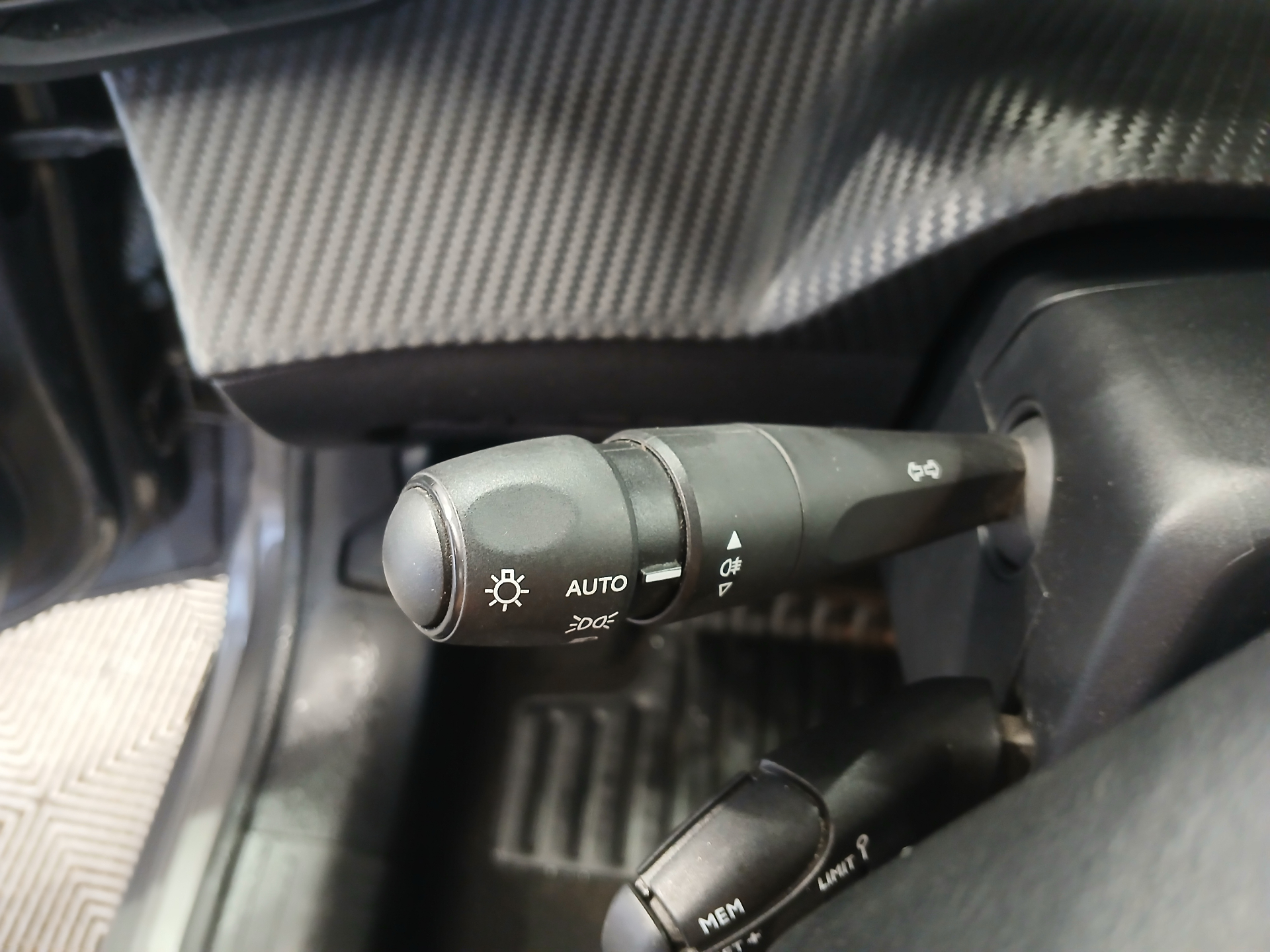 PEUGEOT 208 ALLURE PURETECH 100 BVM