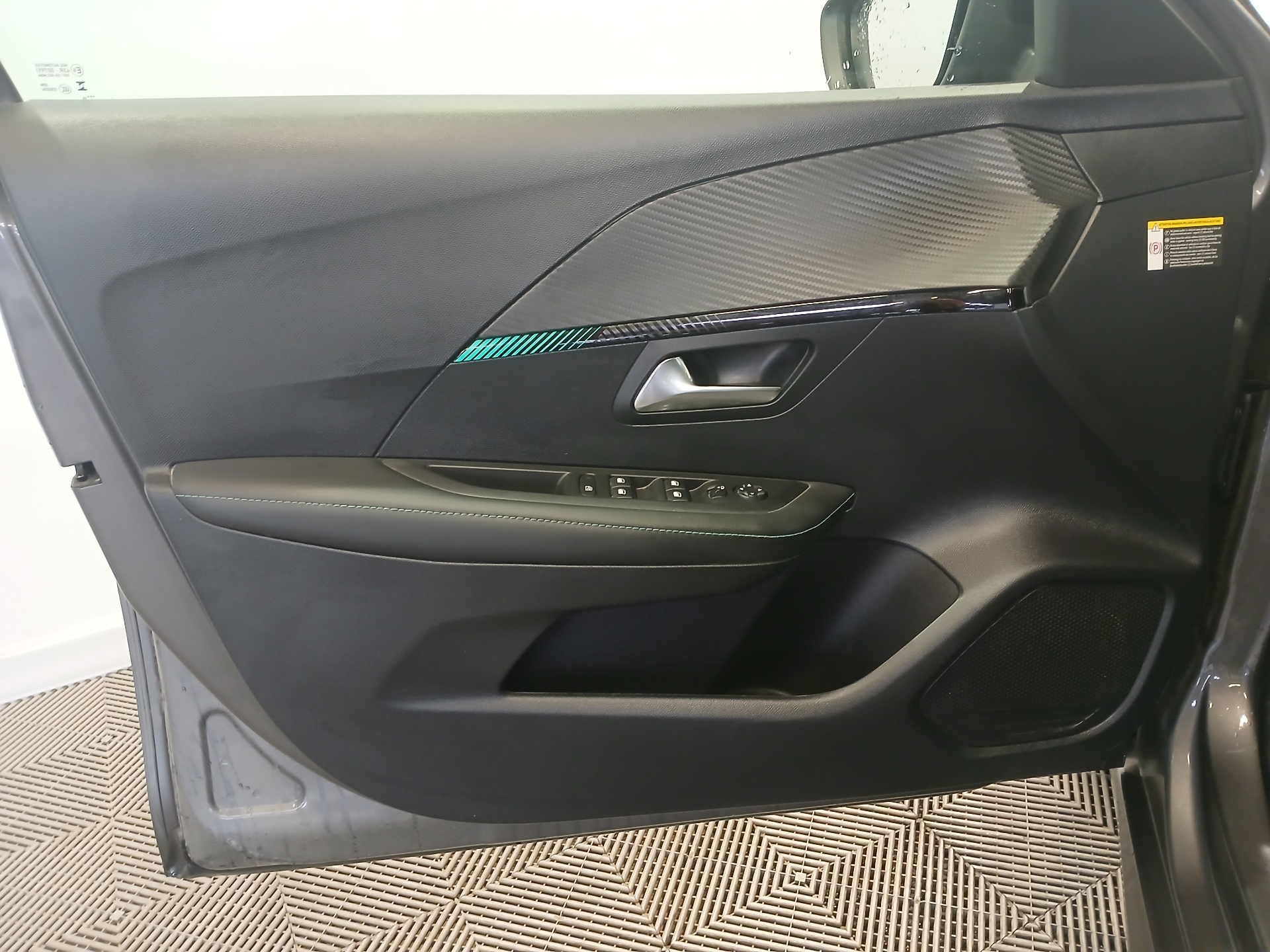 PEUGEOT 208 ALLURE PURETECH 100 BVM
