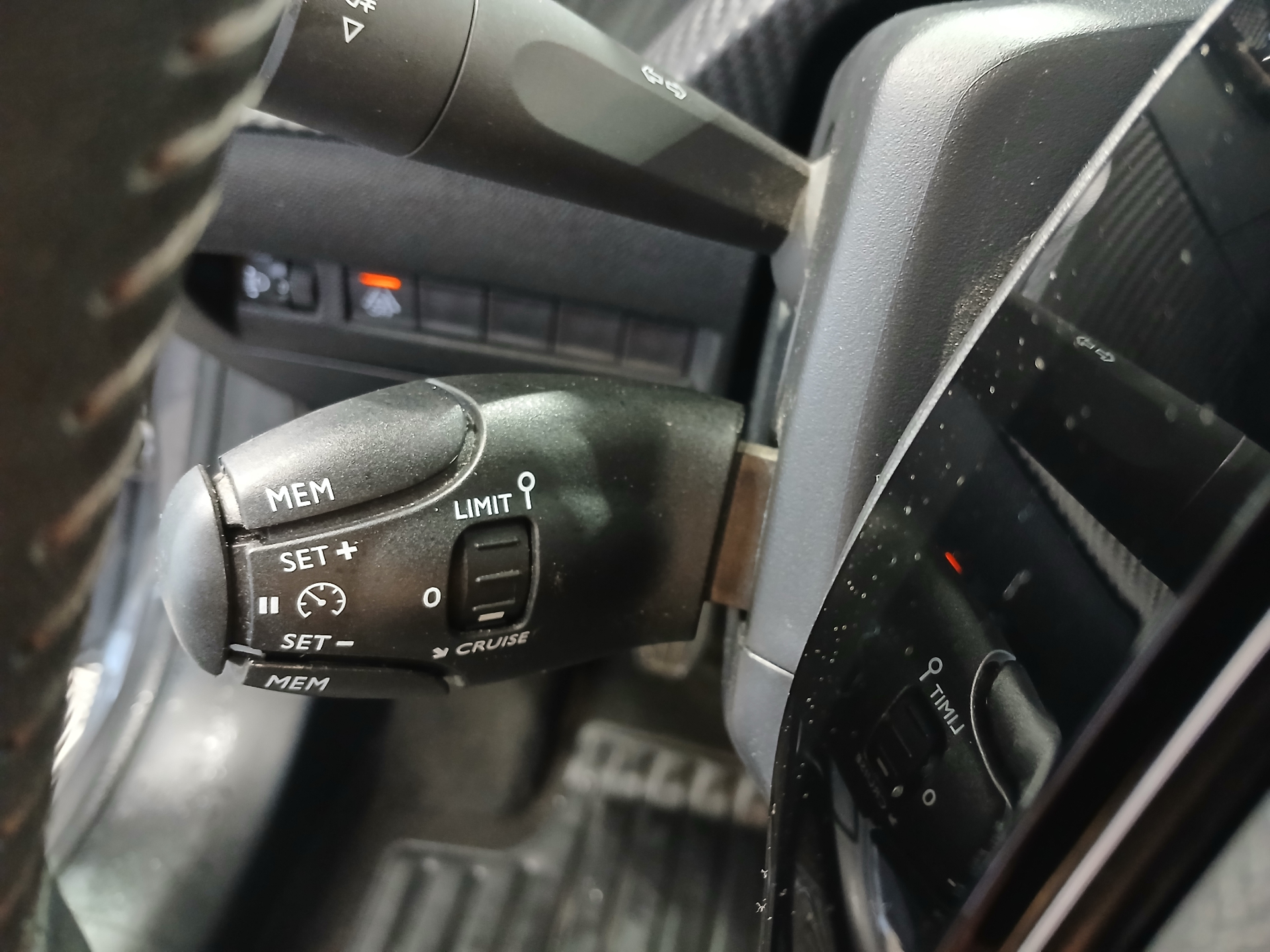 PEUGEOT 208 ALLURE PURETECH 100 BVM
