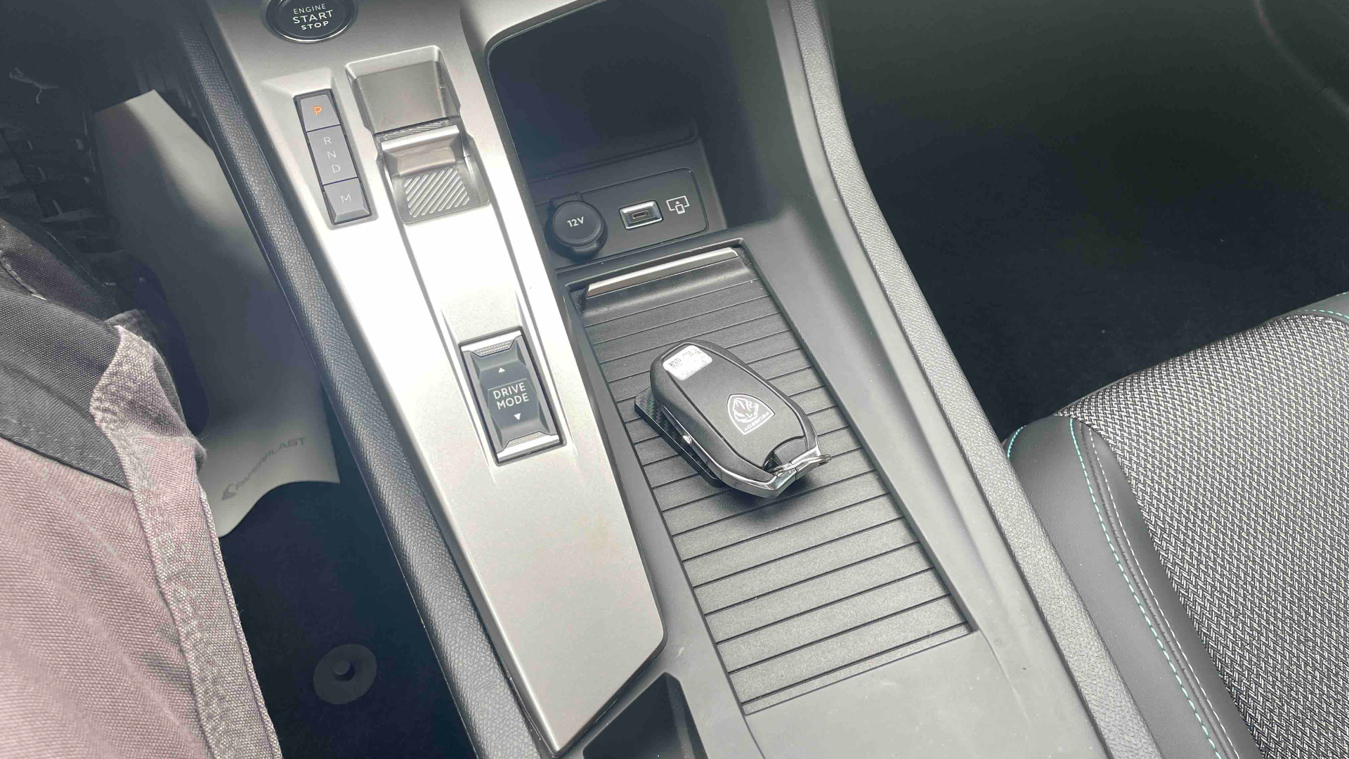 PEUGEOT 408 Hybrid 136 e-DCS6 Allure