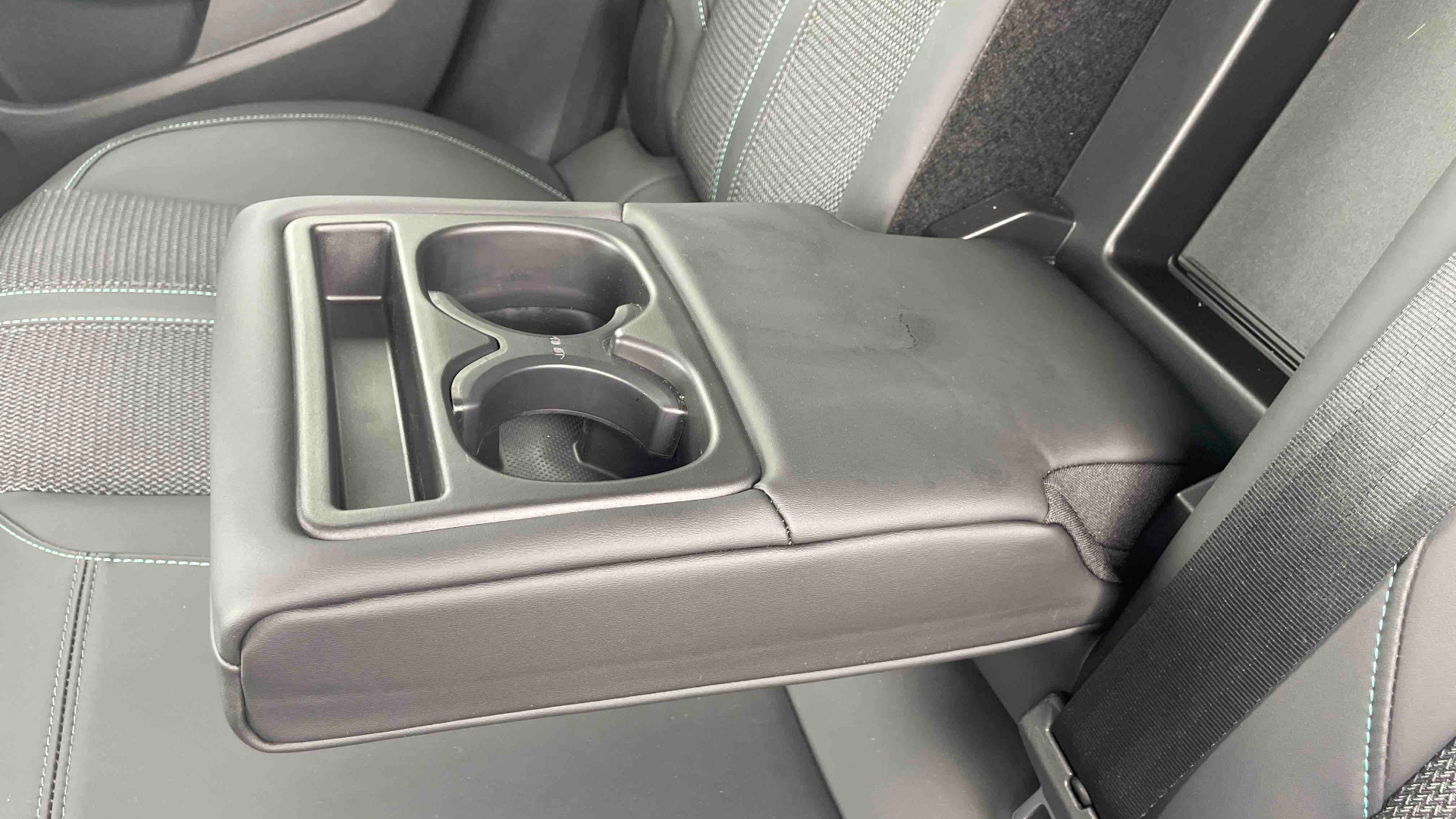PEUGEOT 408 Hybrid 136 e-DCS6 Allure