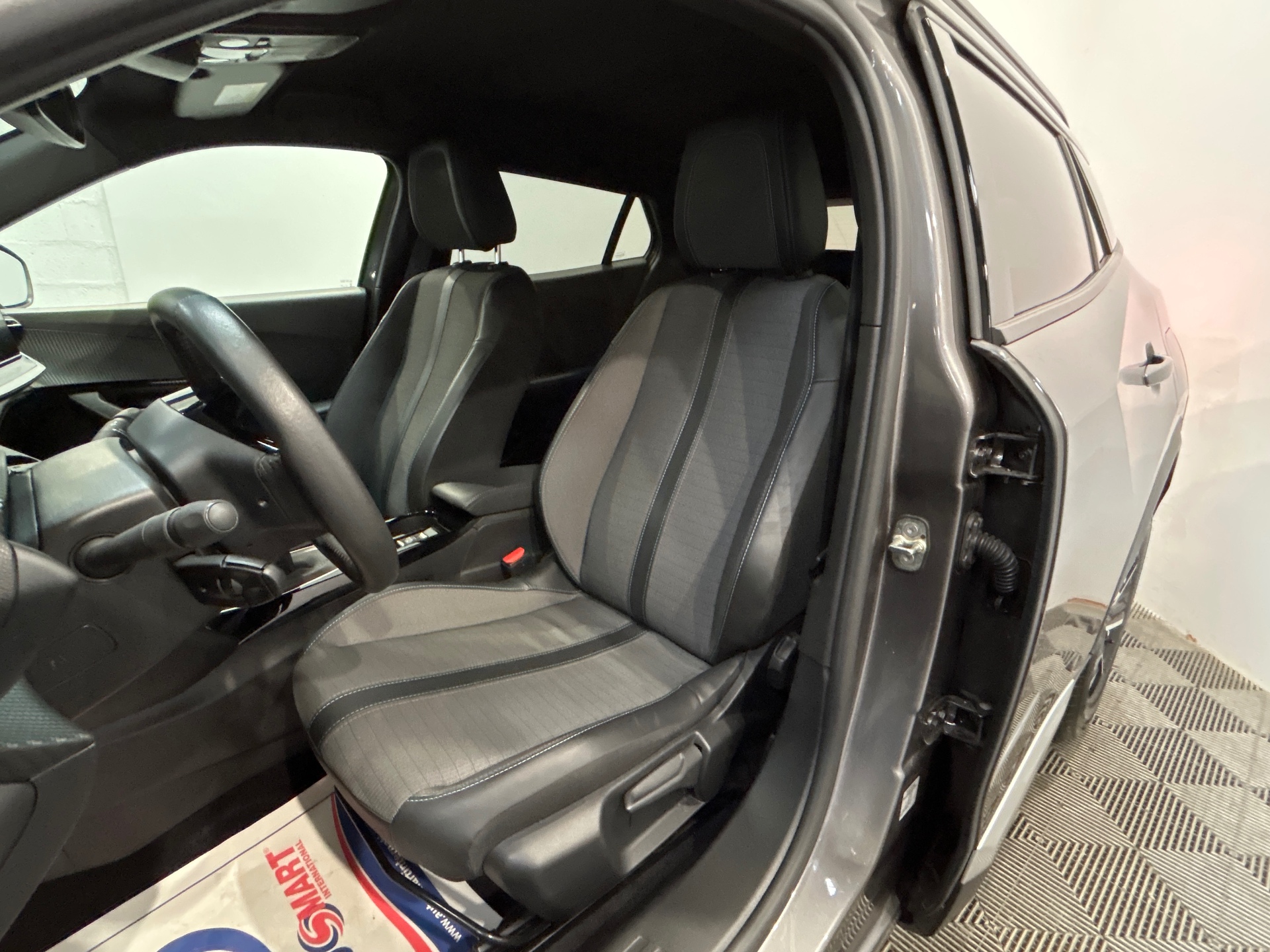 PEUGEOT 2008 PureTech 130 S&S BVM6 Allure Pack