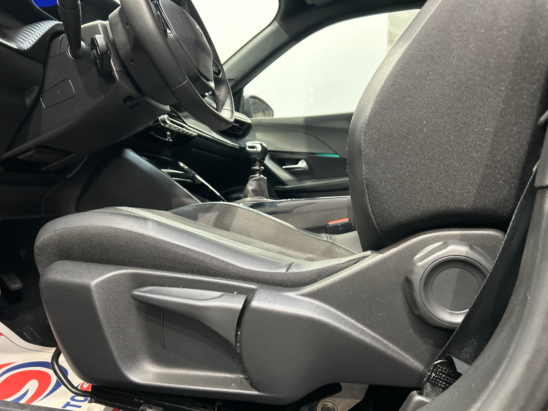 PEUGEOT 2008 PureTech 130 S&S BVM6 Allure Pack