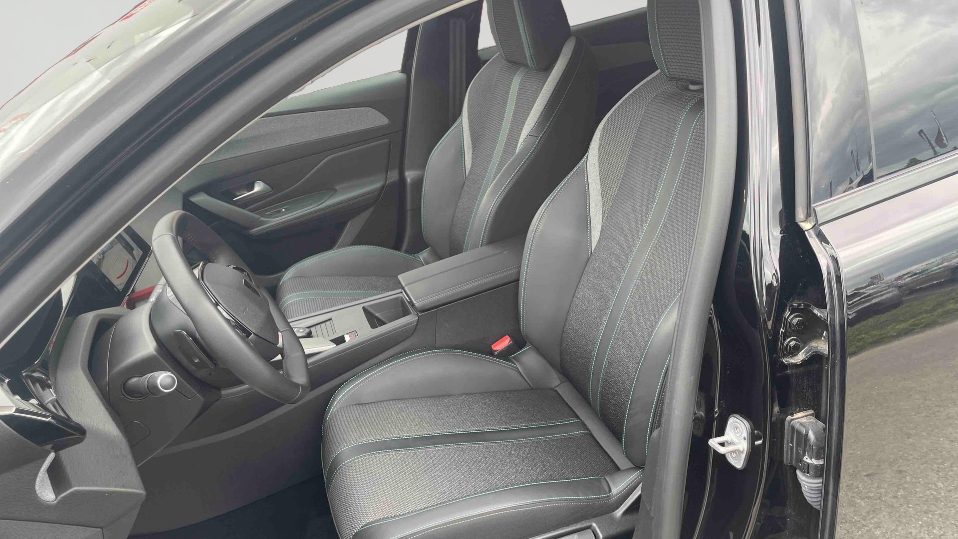 PEUGEOT 408 Hybrid 136 e-DCS6 Allure