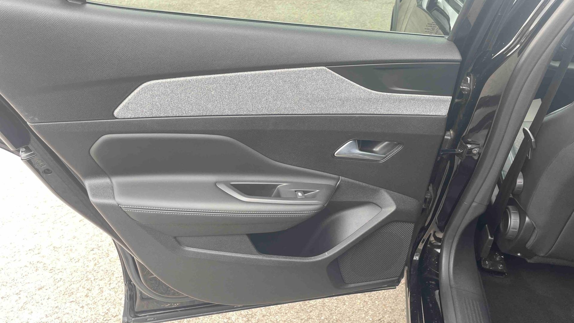 PEUGEOT 408 Hybrid 136 e-DCS6 Allure