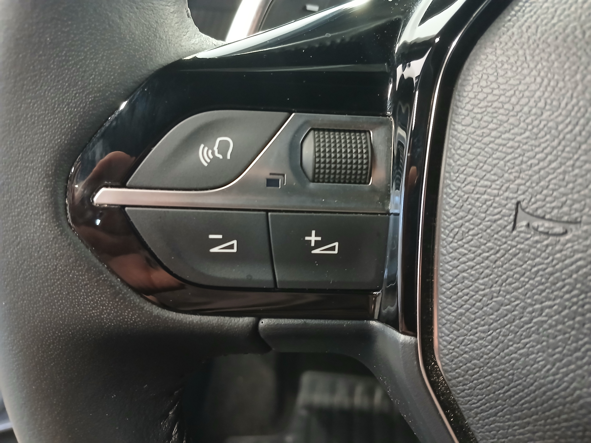 PEUGEOT 2008 Style Hybrid 145 ch e-DCS6