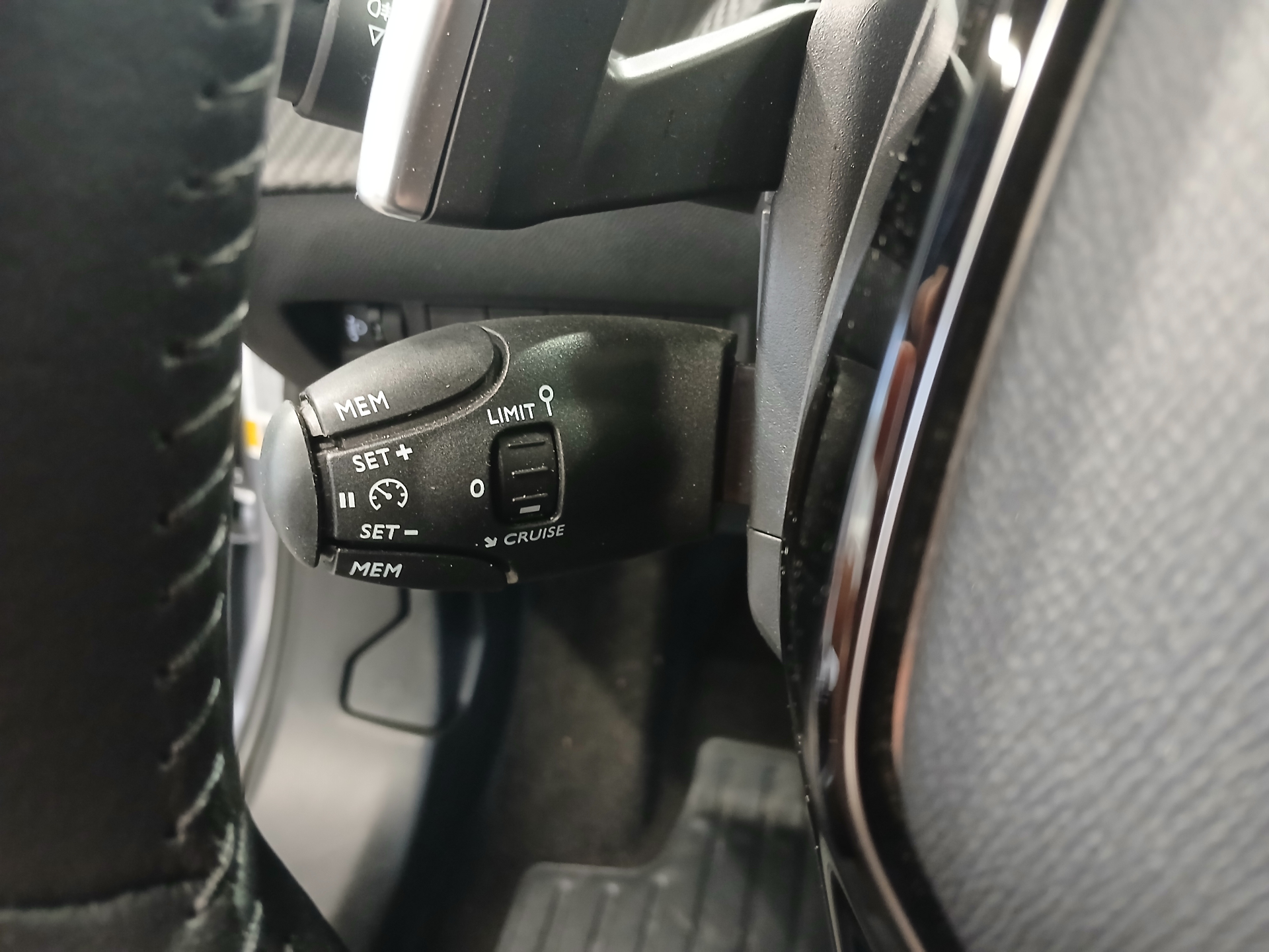 PEUGEOT 2008 Style Hybrid 145 ch e-DCS6