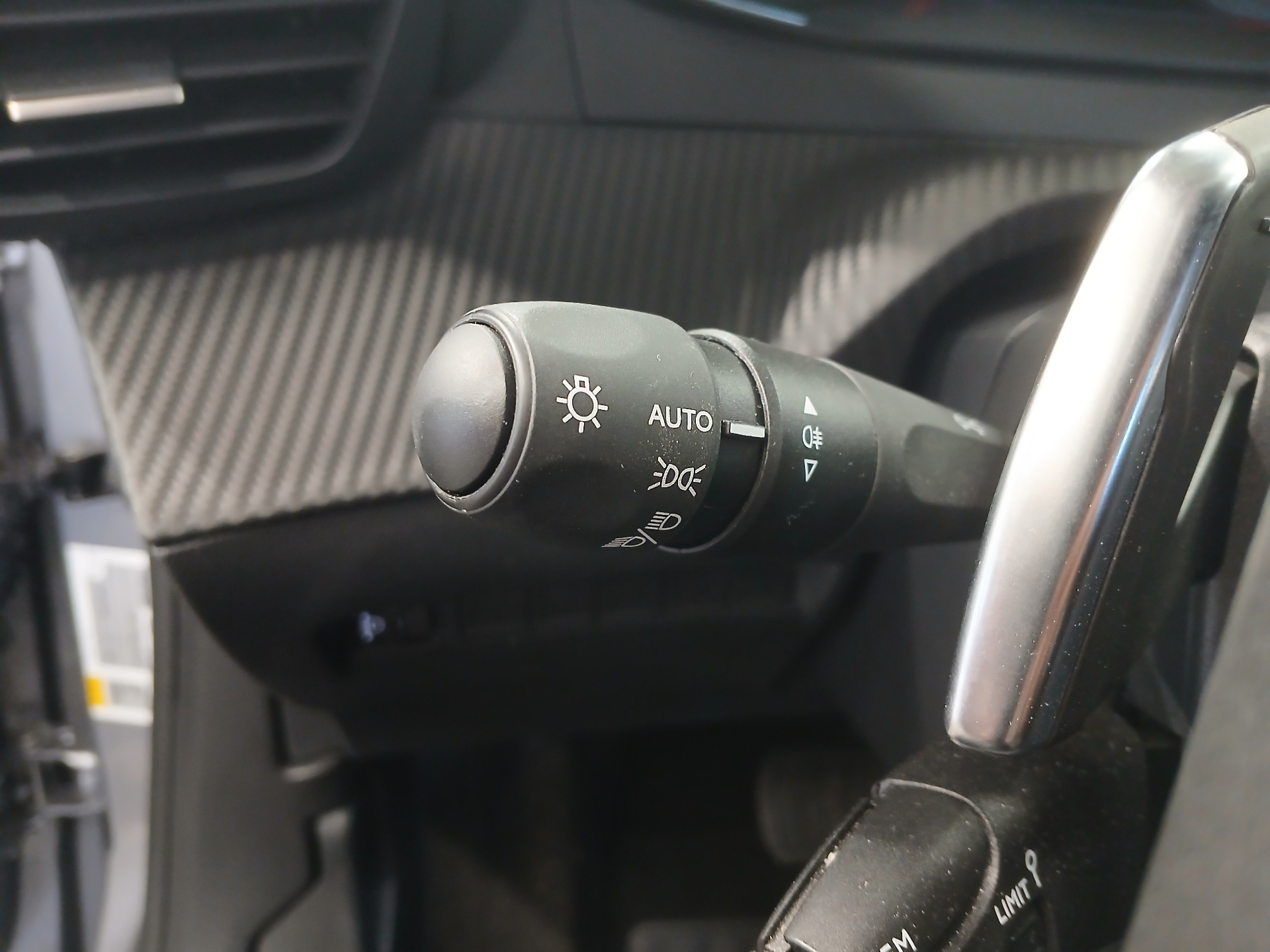 PEUGEOT 2008 Style Hybrid 145 ch e-DCS6