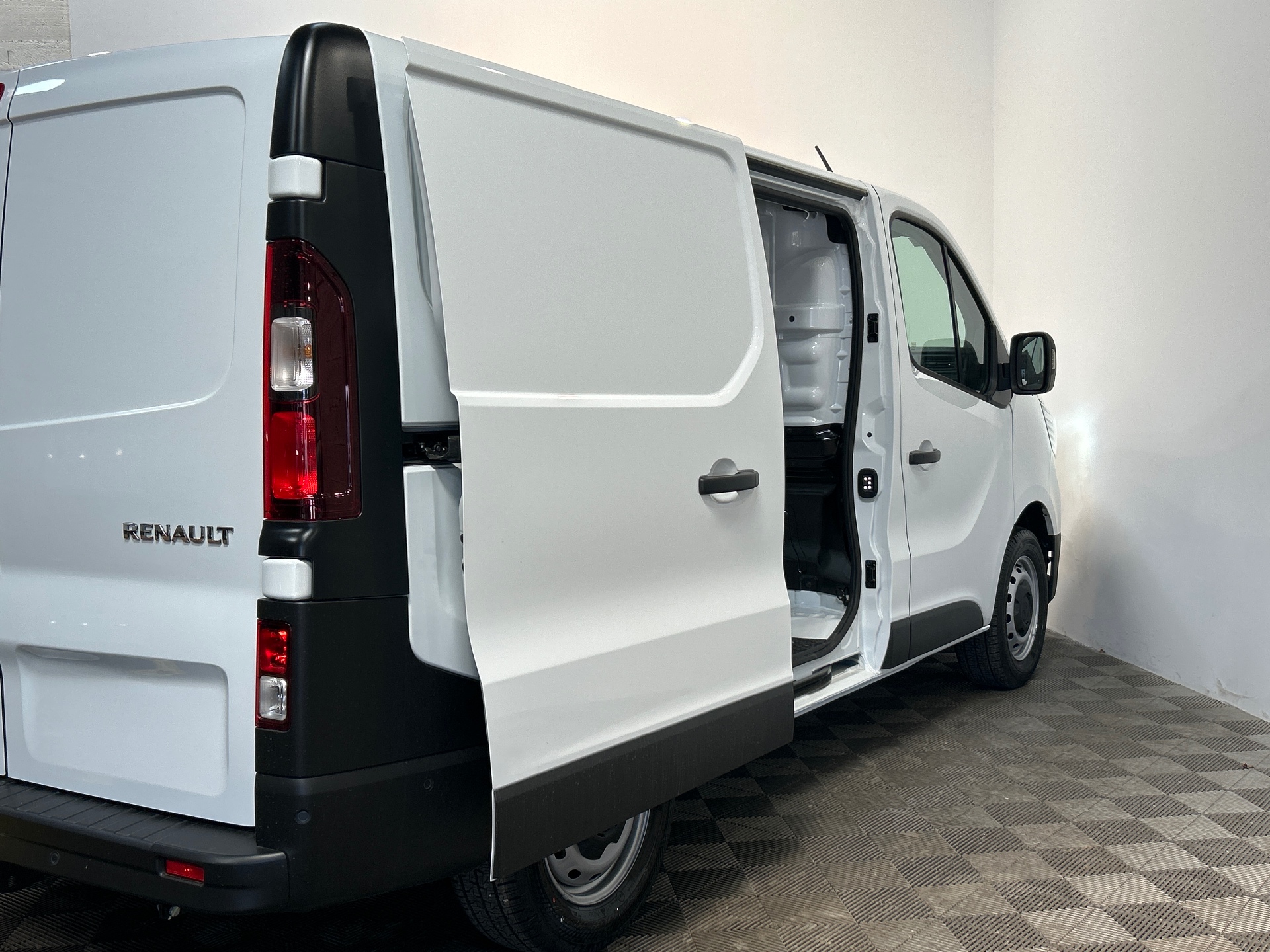 RENAULT TRAFIC FOURGON FG BLUE DCI 130 L1H1 2T8 GSR2 ADVANCE