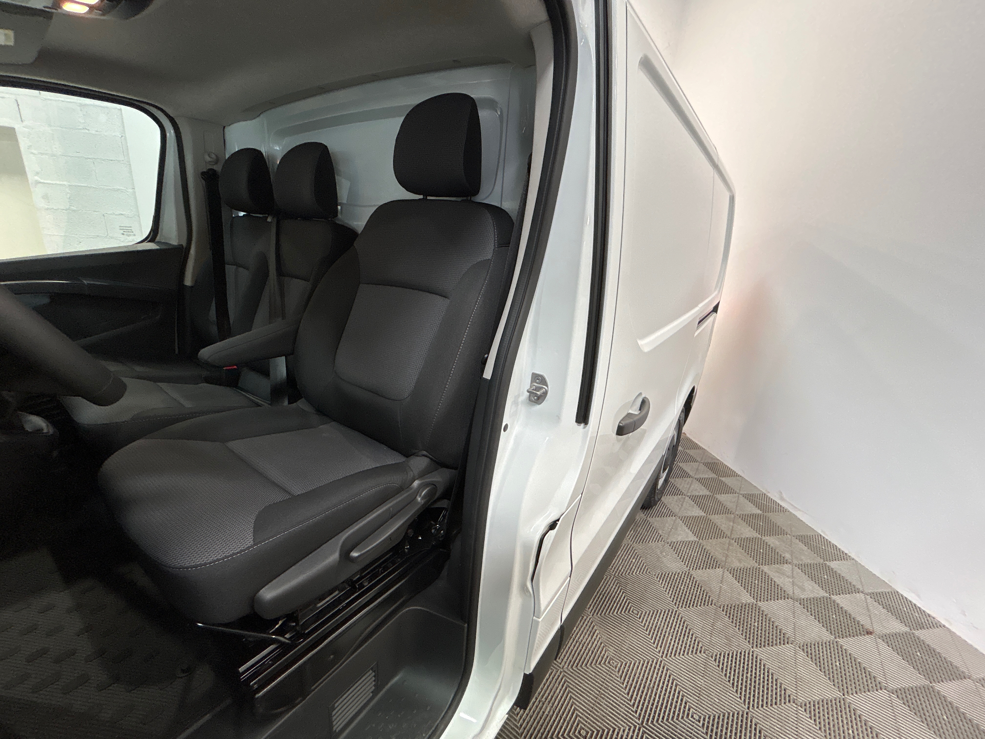 RENAULT TRAFIC FOURGON FG BLUE DCI 130 L1H1 2T8 GSR2 ADVANCE