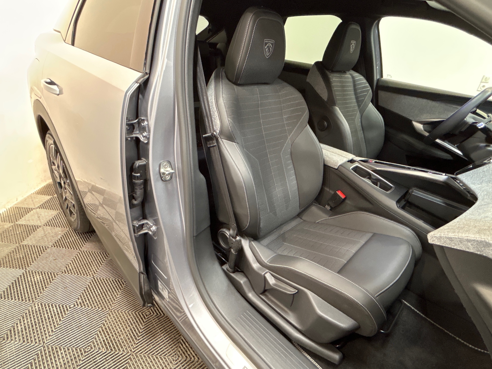 PEUGEOT 3008 Hybrid 145 e-DCS6 GT