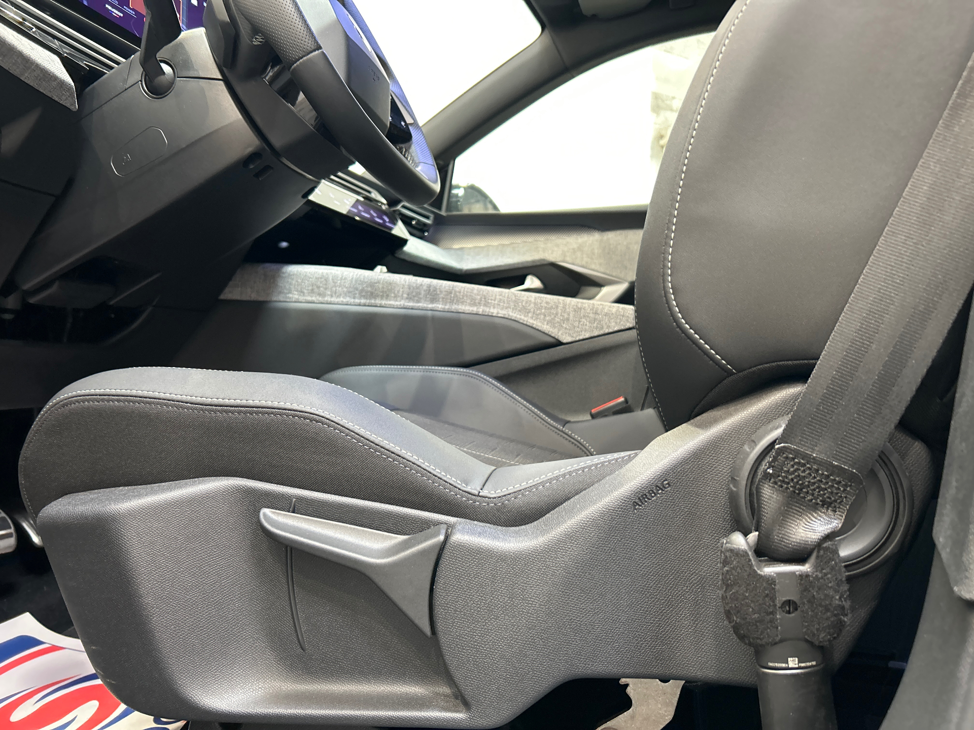 PEUGEOT 3008 Hybrid 145 e-DCS6 GT