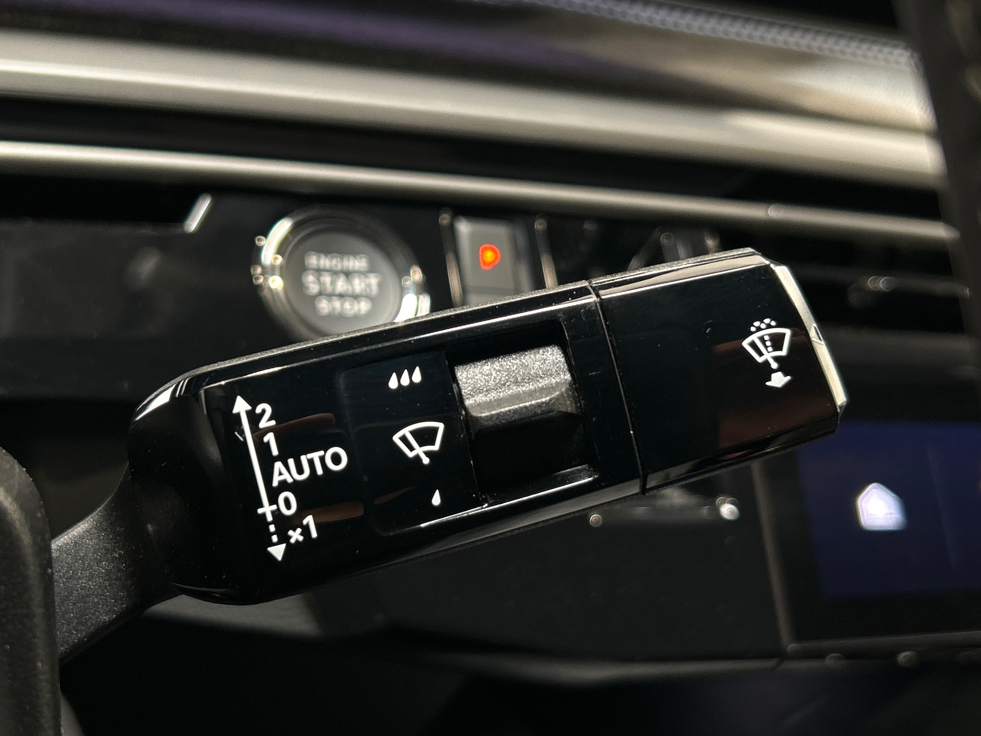 PEUGEOT 3008 Hybrid 145 e-DCS6 GT