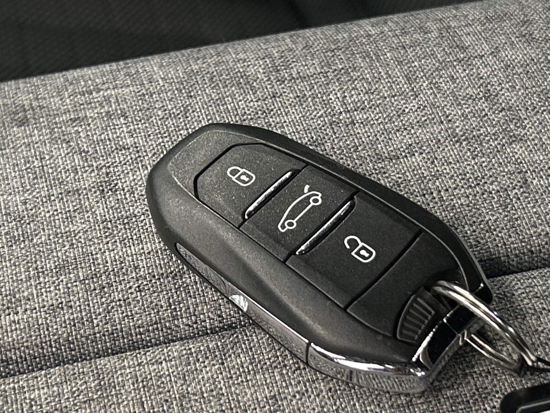 PEUGEOT 3008 Hybrid 145 e-DCS6 GT