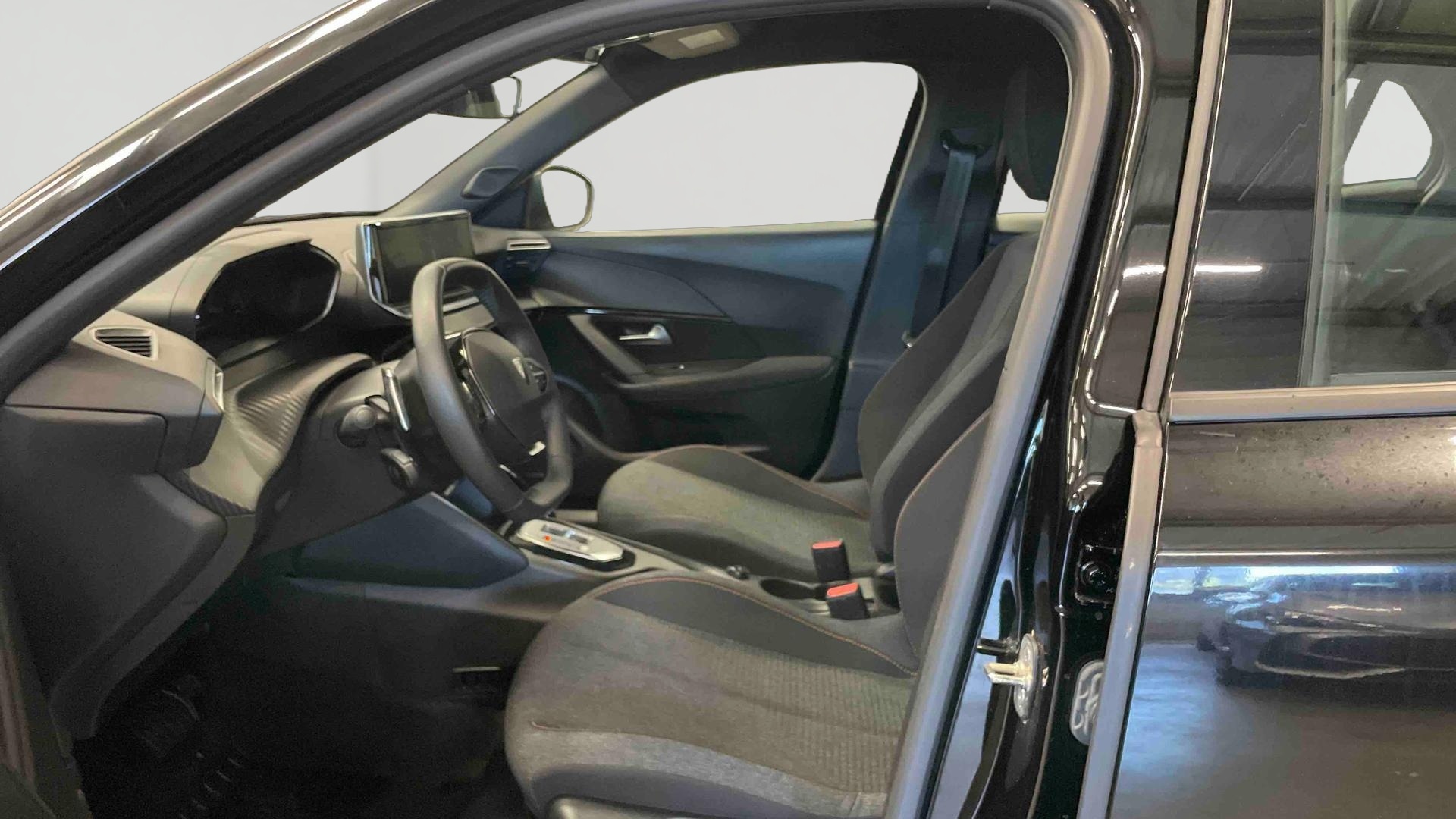 PEUGEOT 2008 Hybrid 145 e-DCS6 Style