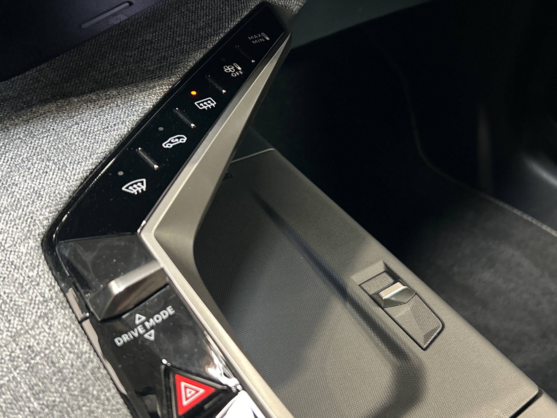 PEUGEOT 3008 Hybrid 145 e-DCS6 GT