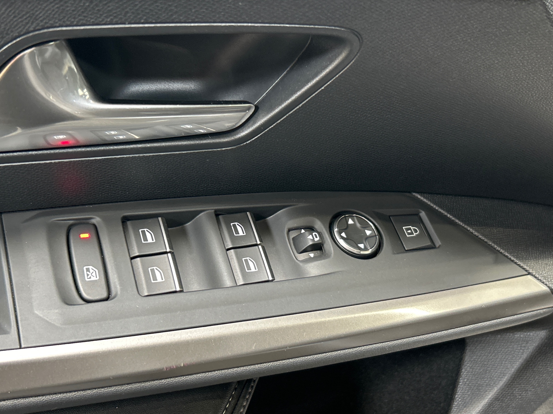 PEUGEOT 3008 Hybrid 145 e-DCS6 GT