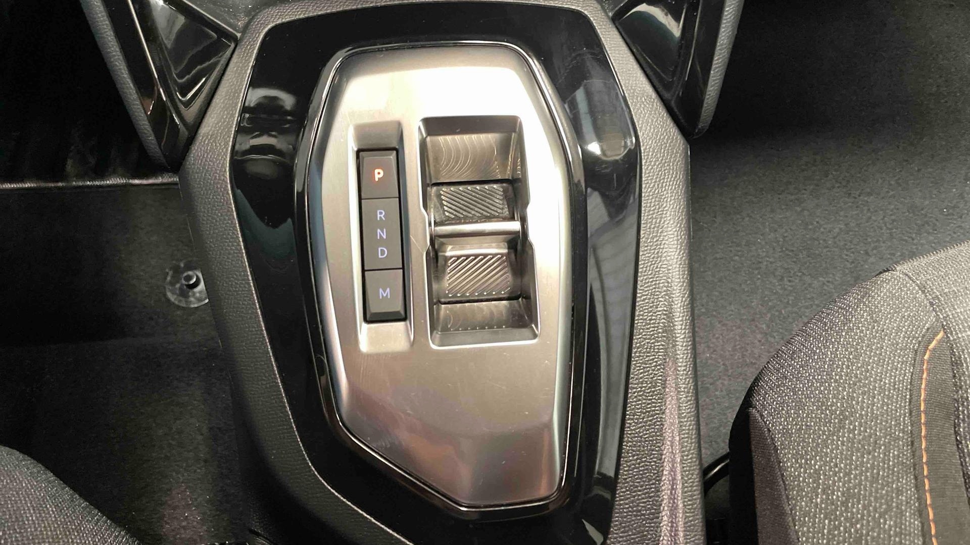 PEUGEOT 2008 Hybrid 145 e-DCS6 Style