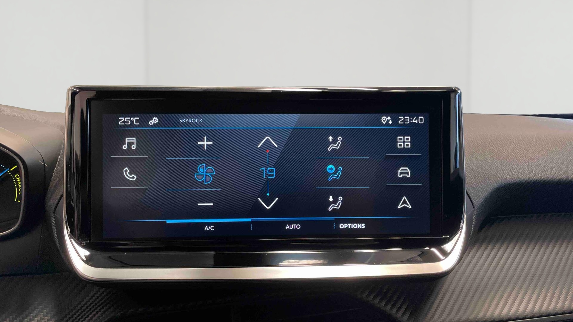 PEUGEOT 2008 Hybrid 145 e-DCS6 Style