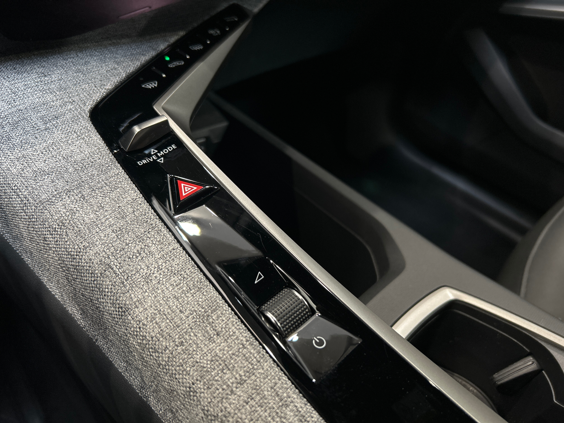 PEUGEOT 5008 Hybrid 145 ch e-DCS6 Allure