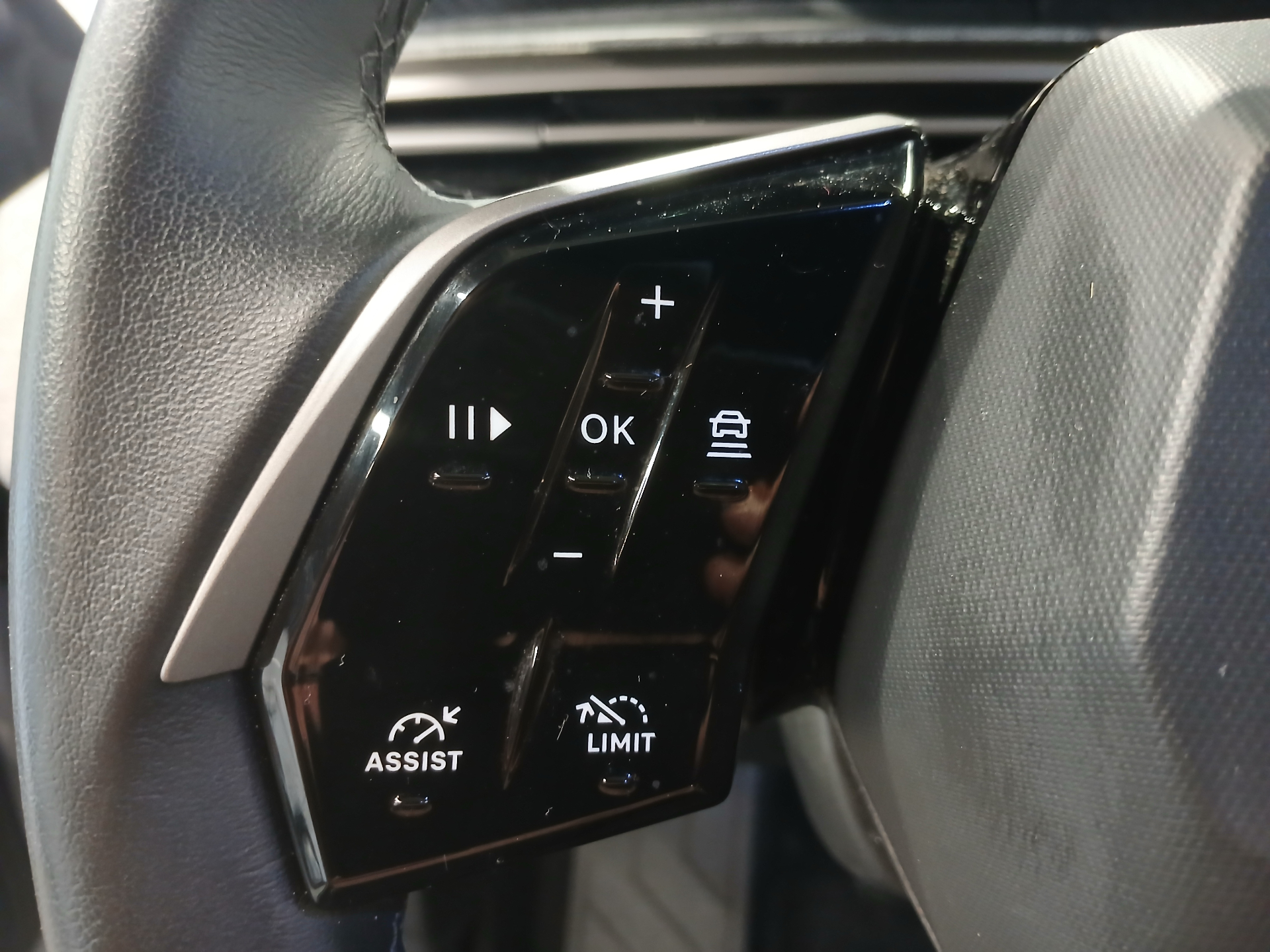 PEUGEOT 5008 Hybrid 145 ch e-DCS6 Allure