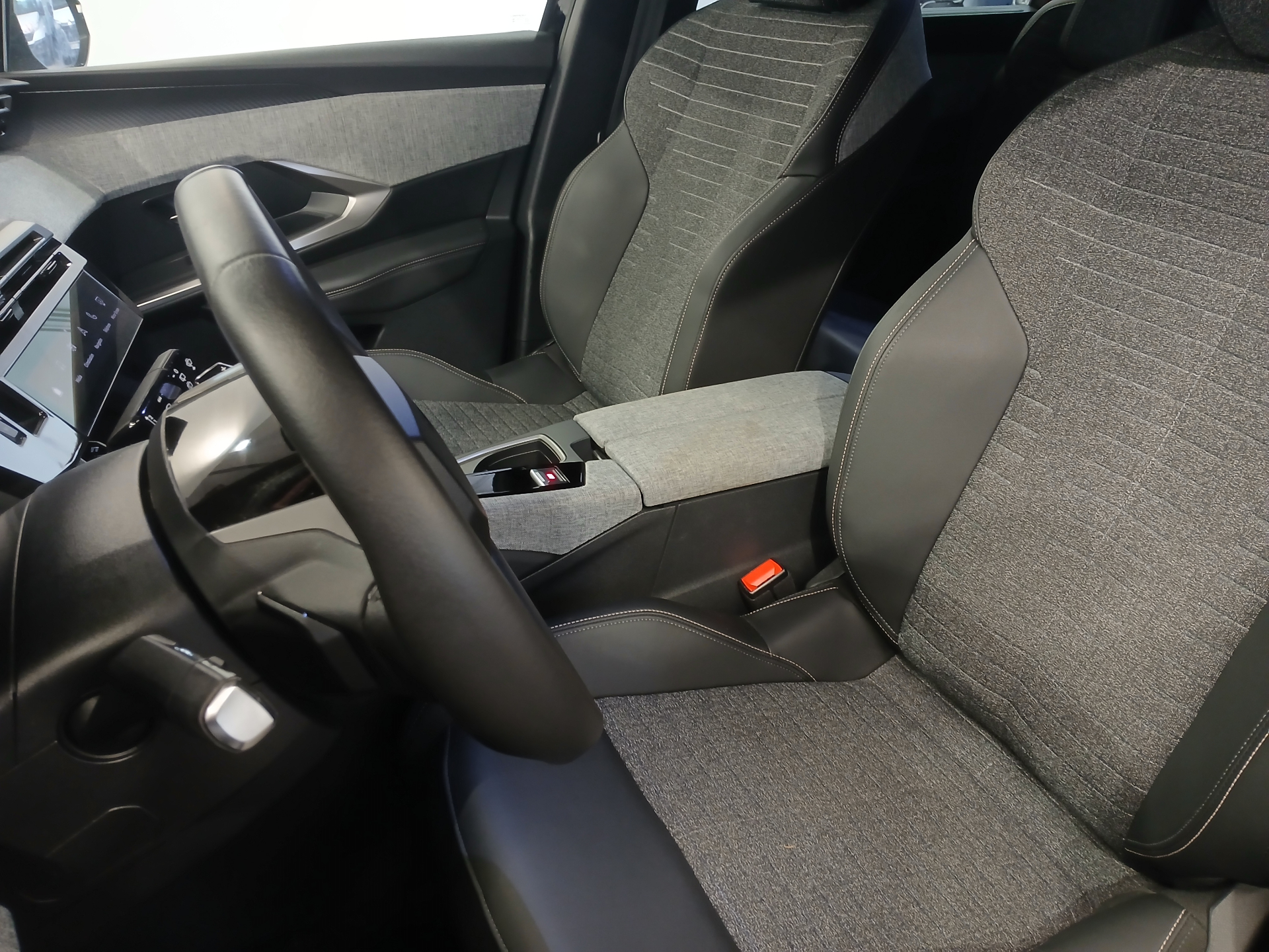 PEUGEOT 5008 Hybrid 145 ch e-DCS6 Allure