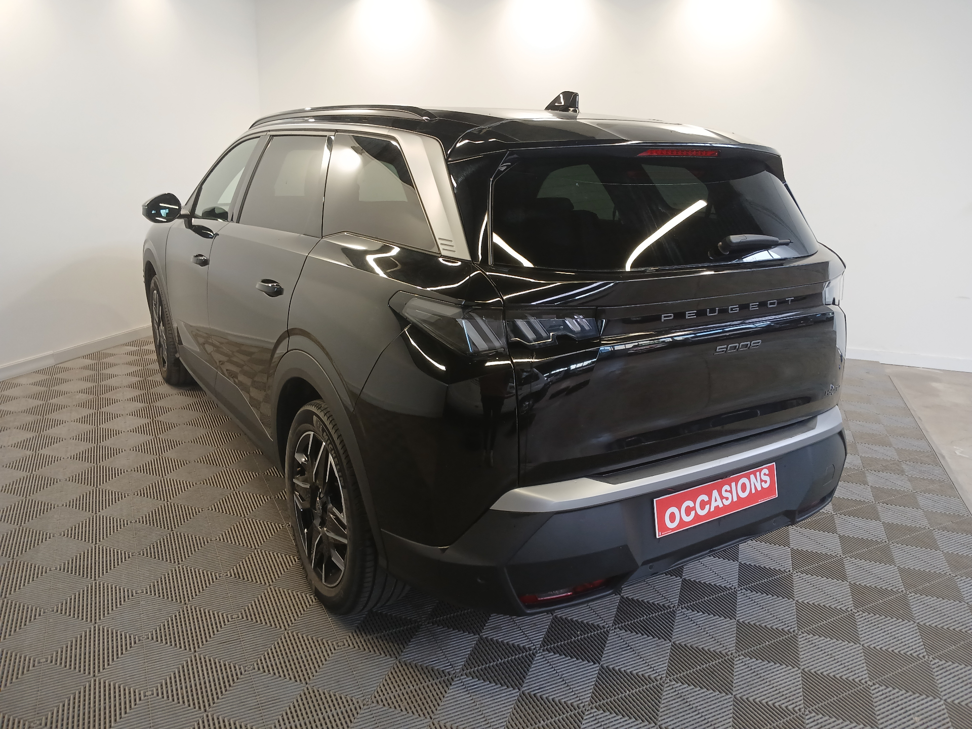 PEUGEOT 5008 Hybrid 145 ch e-DCS6 Allure