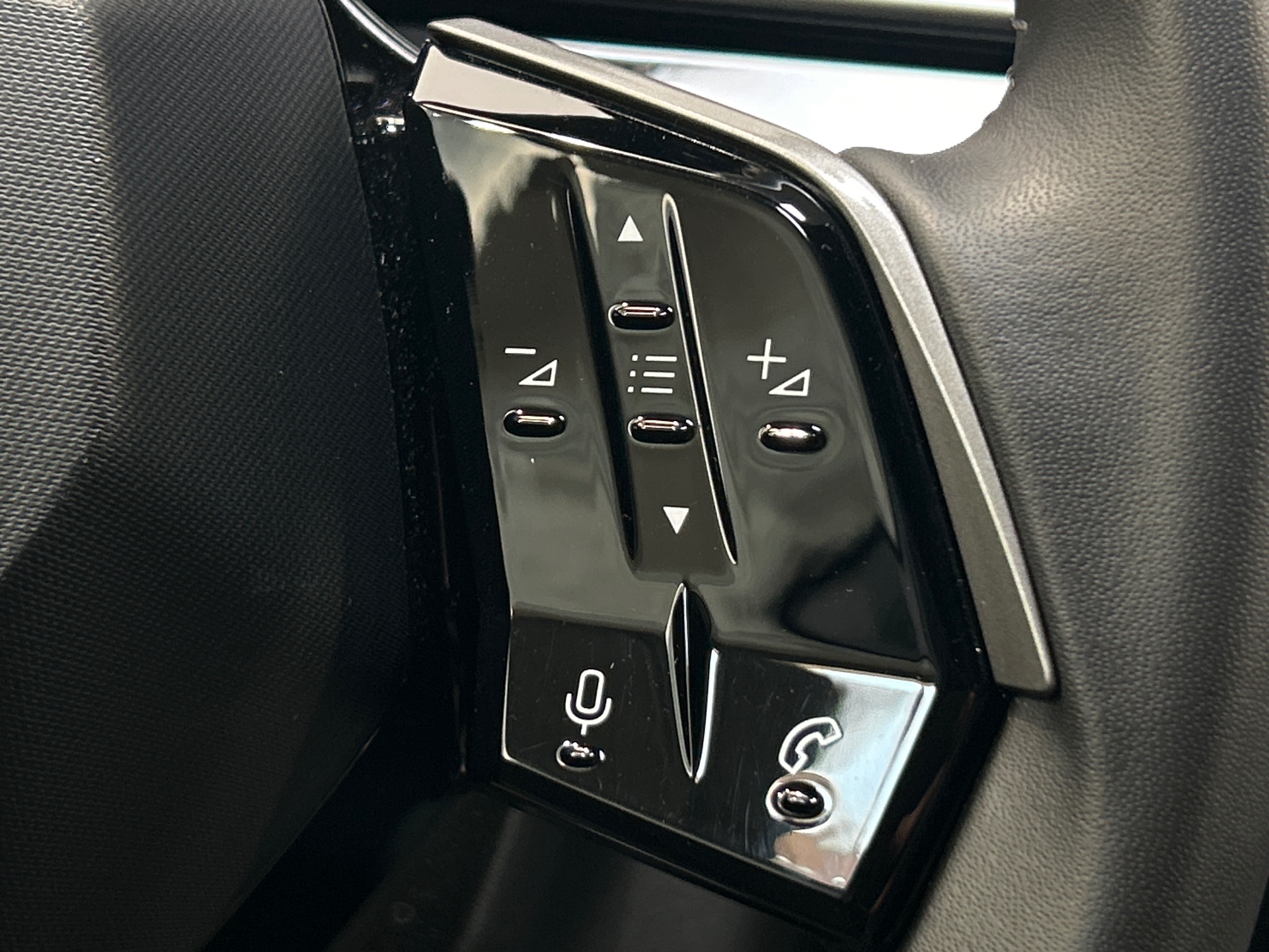 PEUGEOT 5008 Hybrid 145 ch e-DCS6 Allure