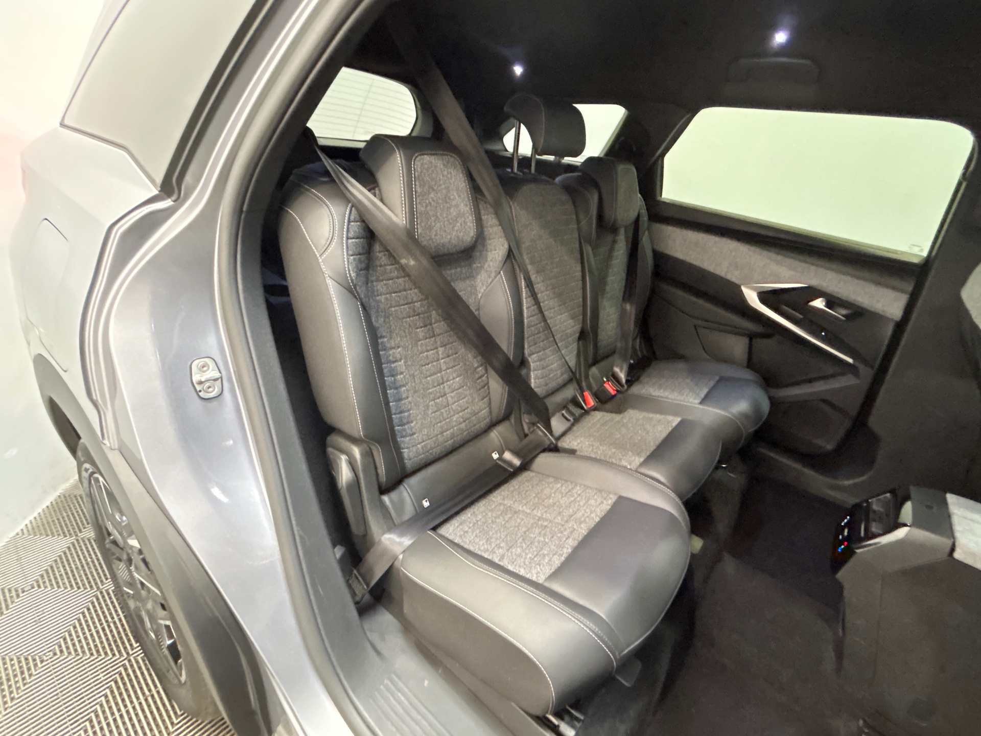 PEUGEOT 5008 Hybrid 145 ch e-DCS6 Allure