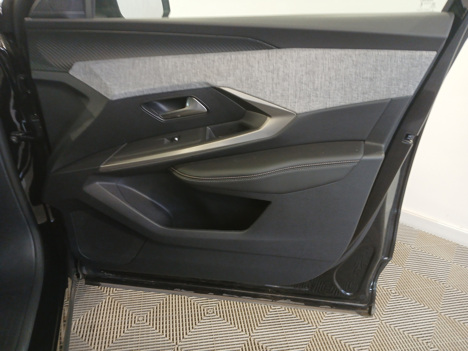 PEUGEOT 5008 Hybrid 145 ch e-DCS6 Allure