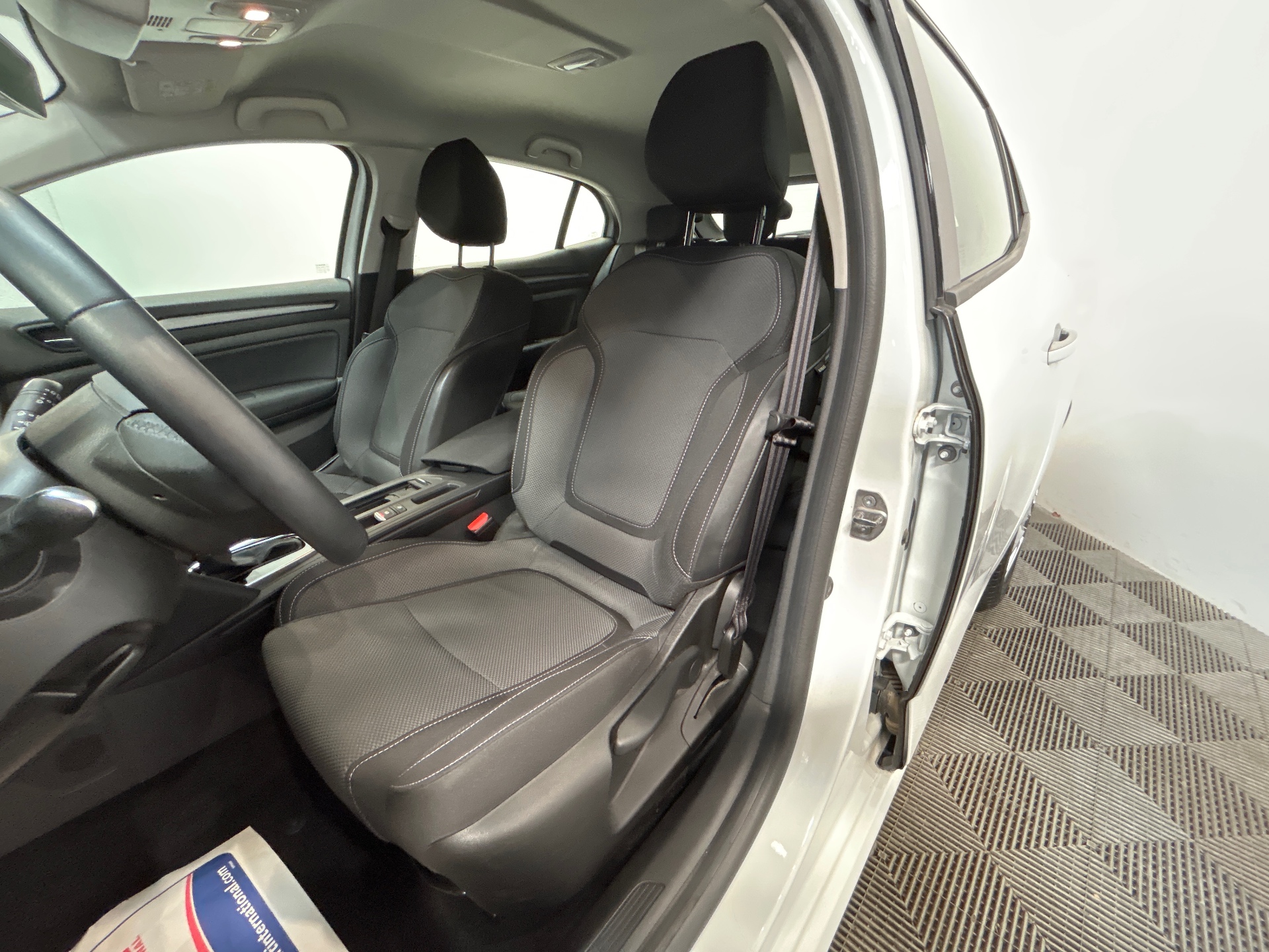 RENAULT MEGANE IV BERLINE evolution E-Tech plug-in hybrid 160