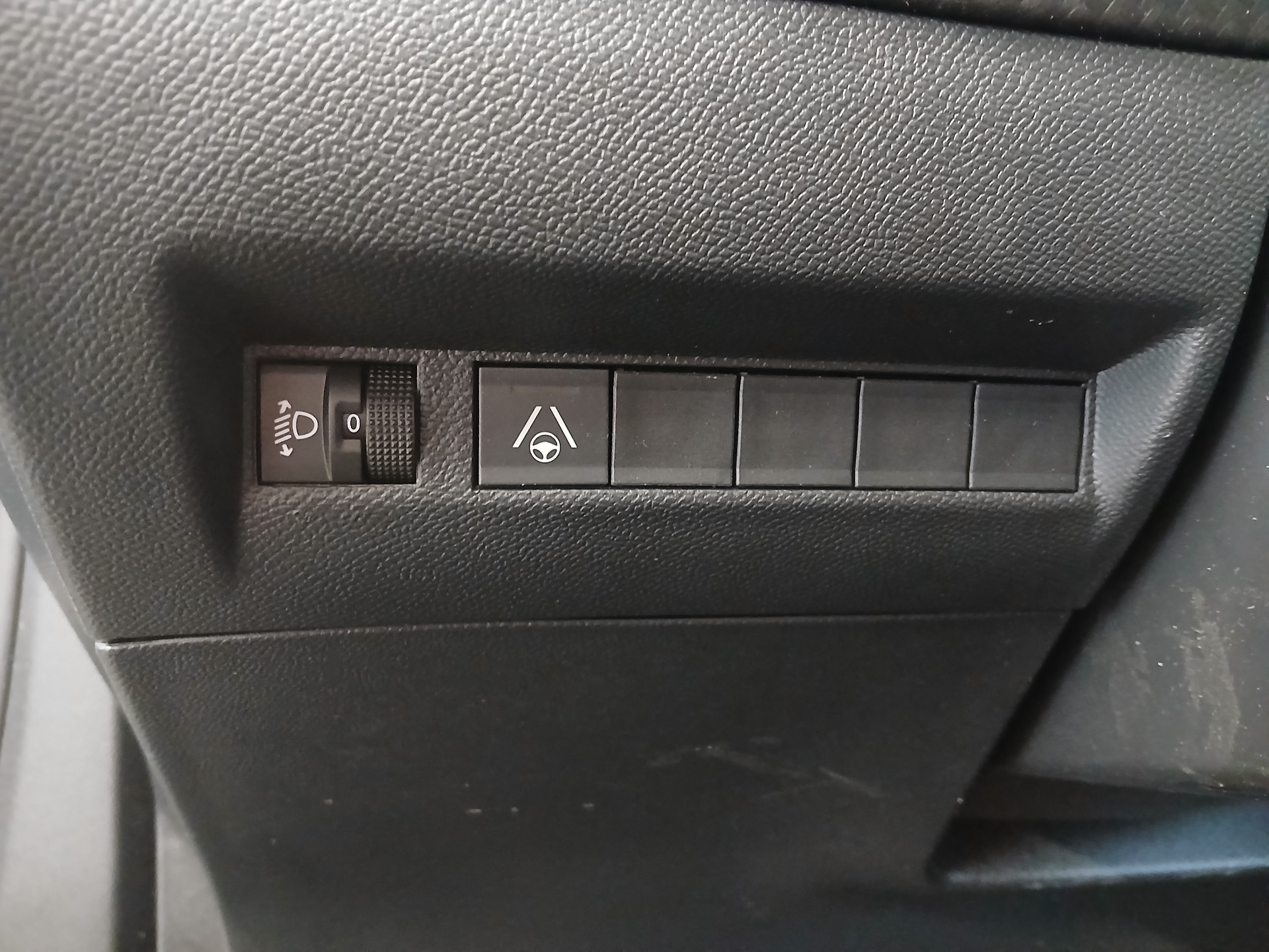 PEUGEOT 2008 Hybrid 145 e-DCS6 Allure