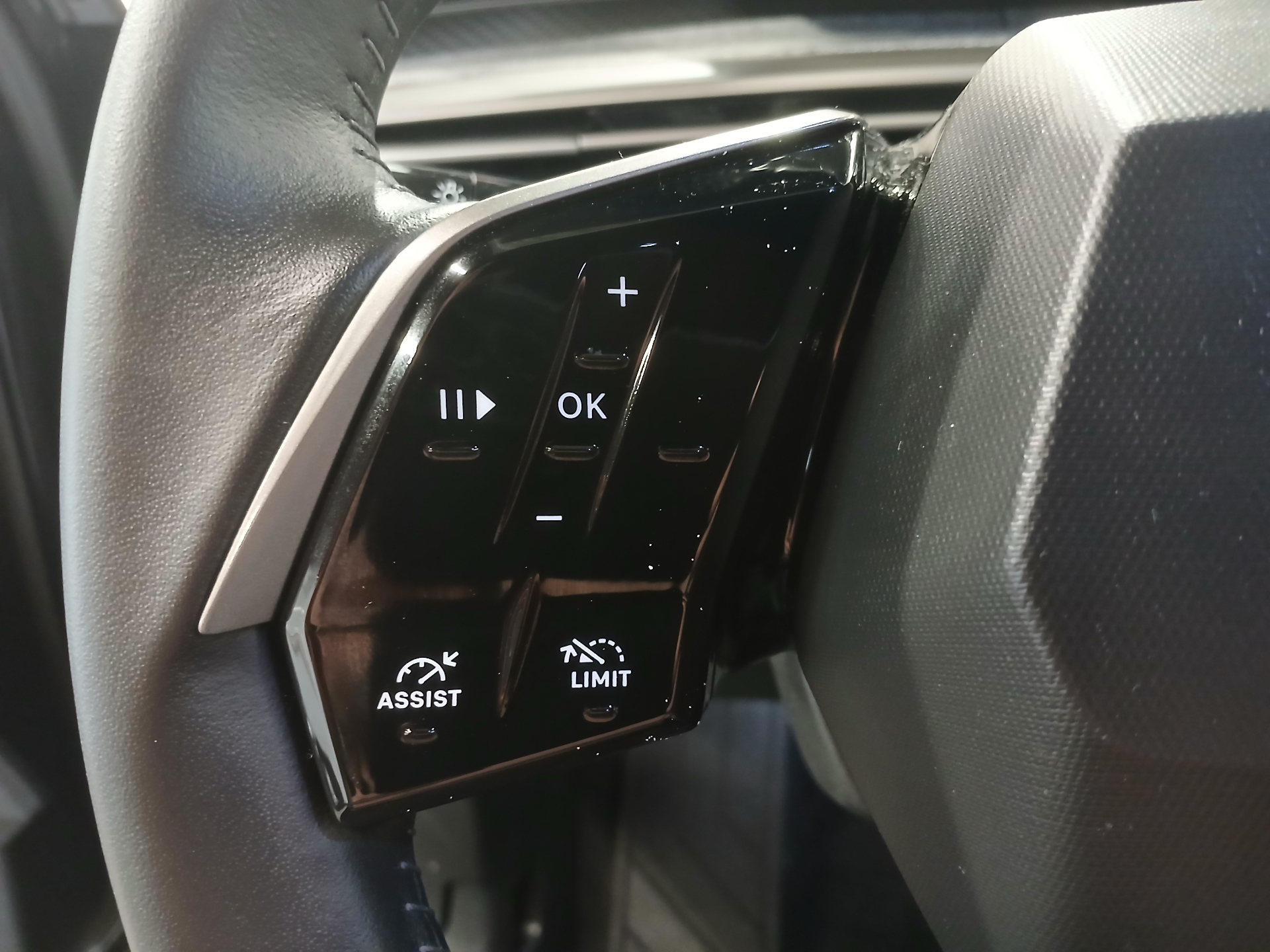 PEUGEOT 5008 Hybrid 145 ch e-DCS6 Allure