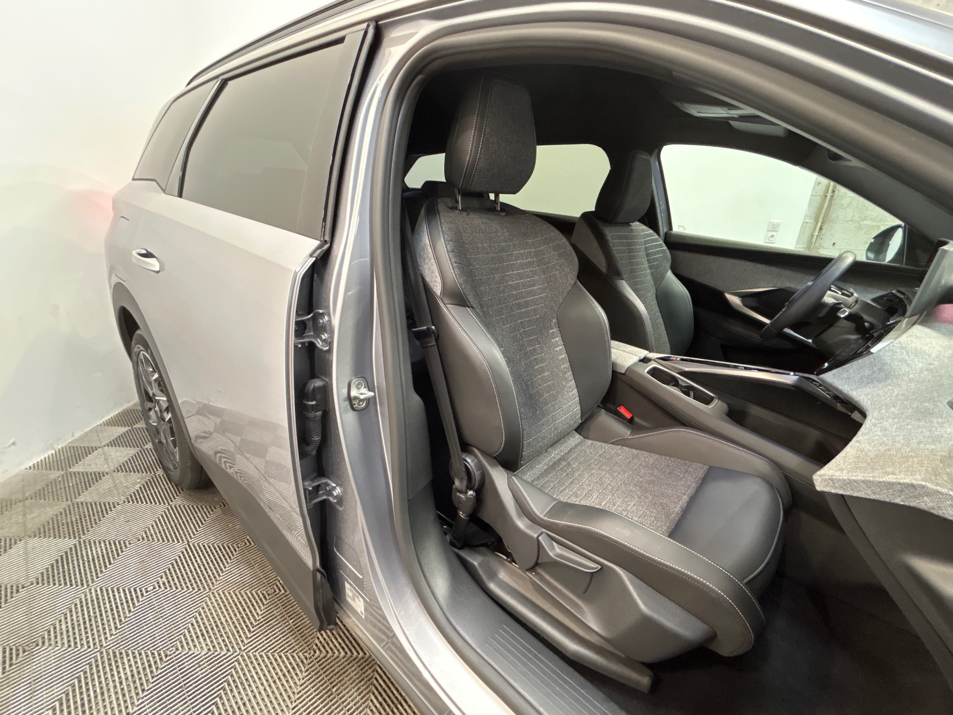 PEUGEOT 5008 Hybrid 145 ch e-DCS6 Allure