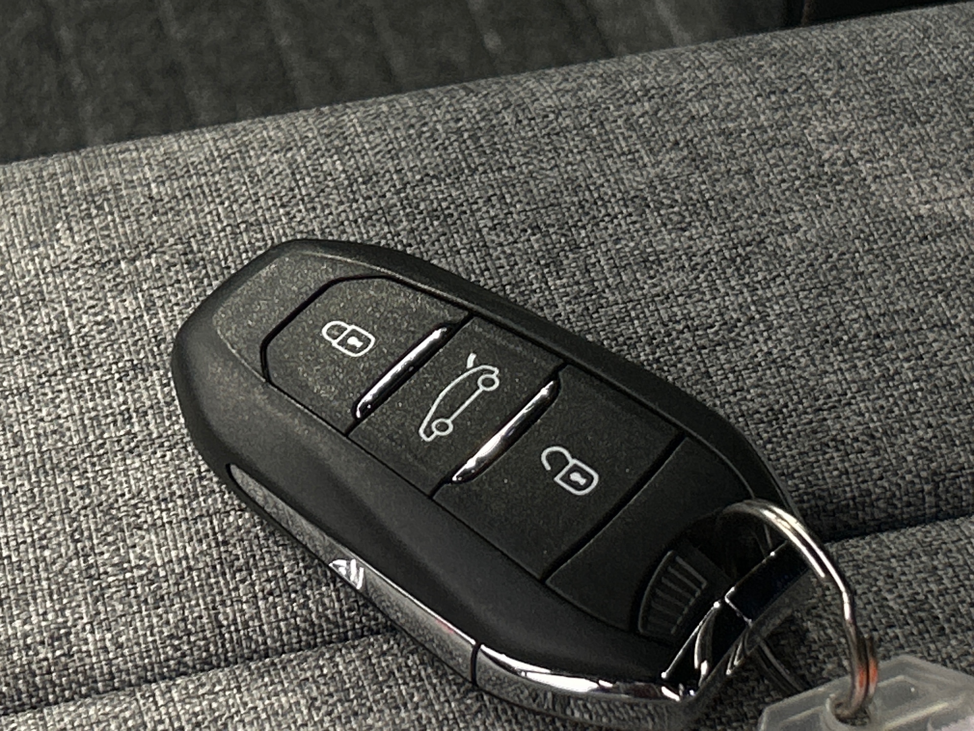 PEUGEOT 5008 Hybrid 145 ch e-DCS6 Allure