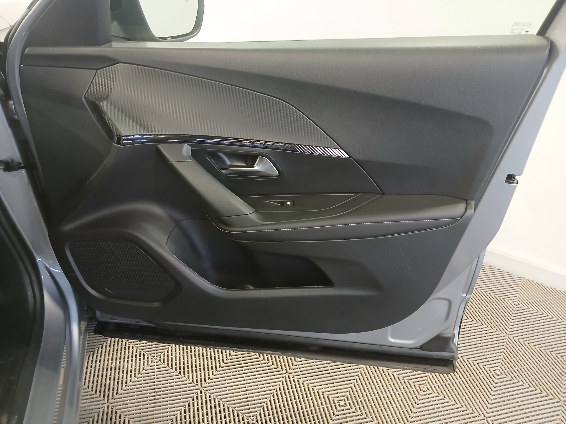 PEUGEOT 2008 Hybrid 145 e-DCS6 Allure