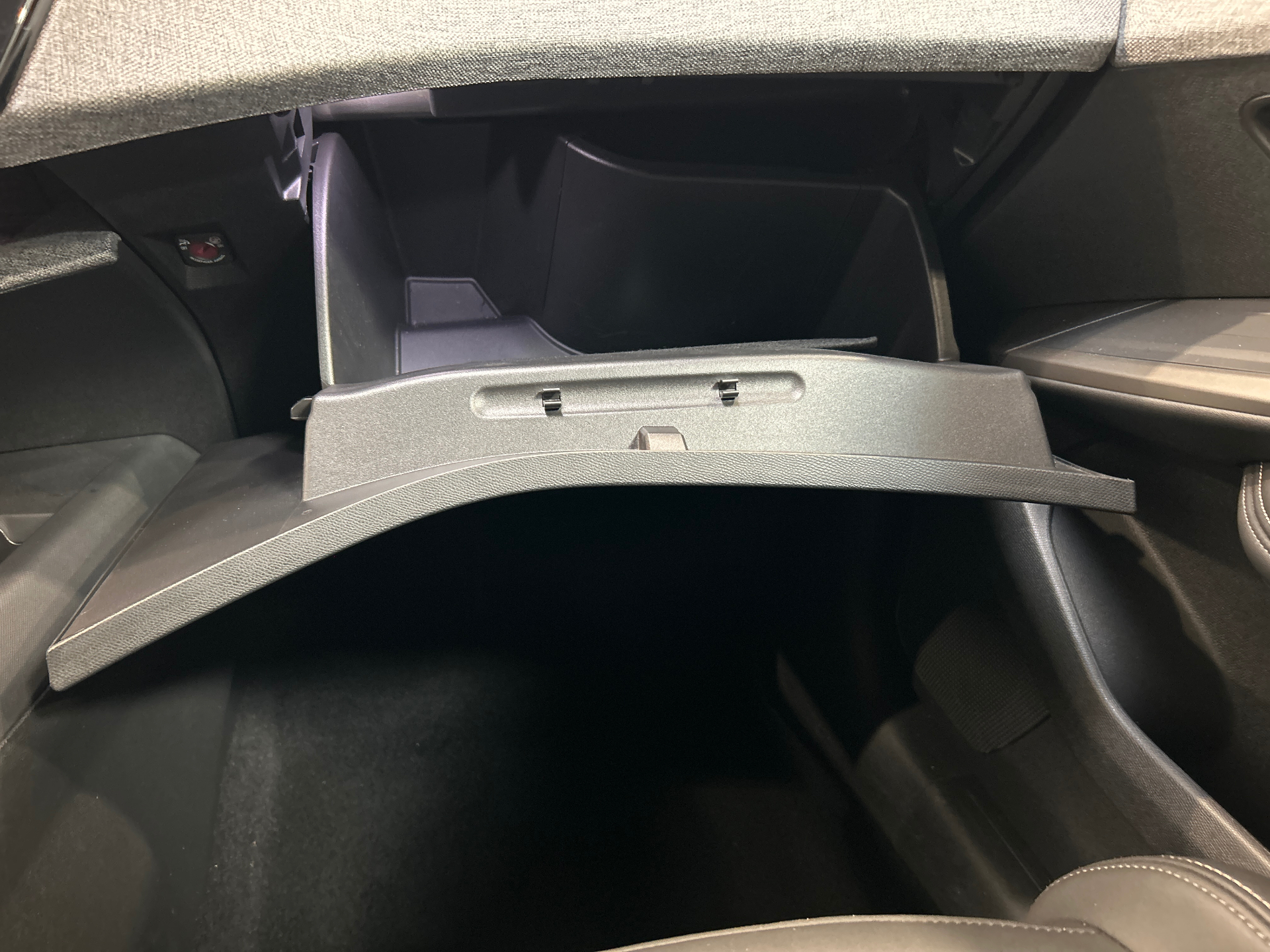 PEUGEOT 5008 Hybrid 145 ch e-DCS6 Allure