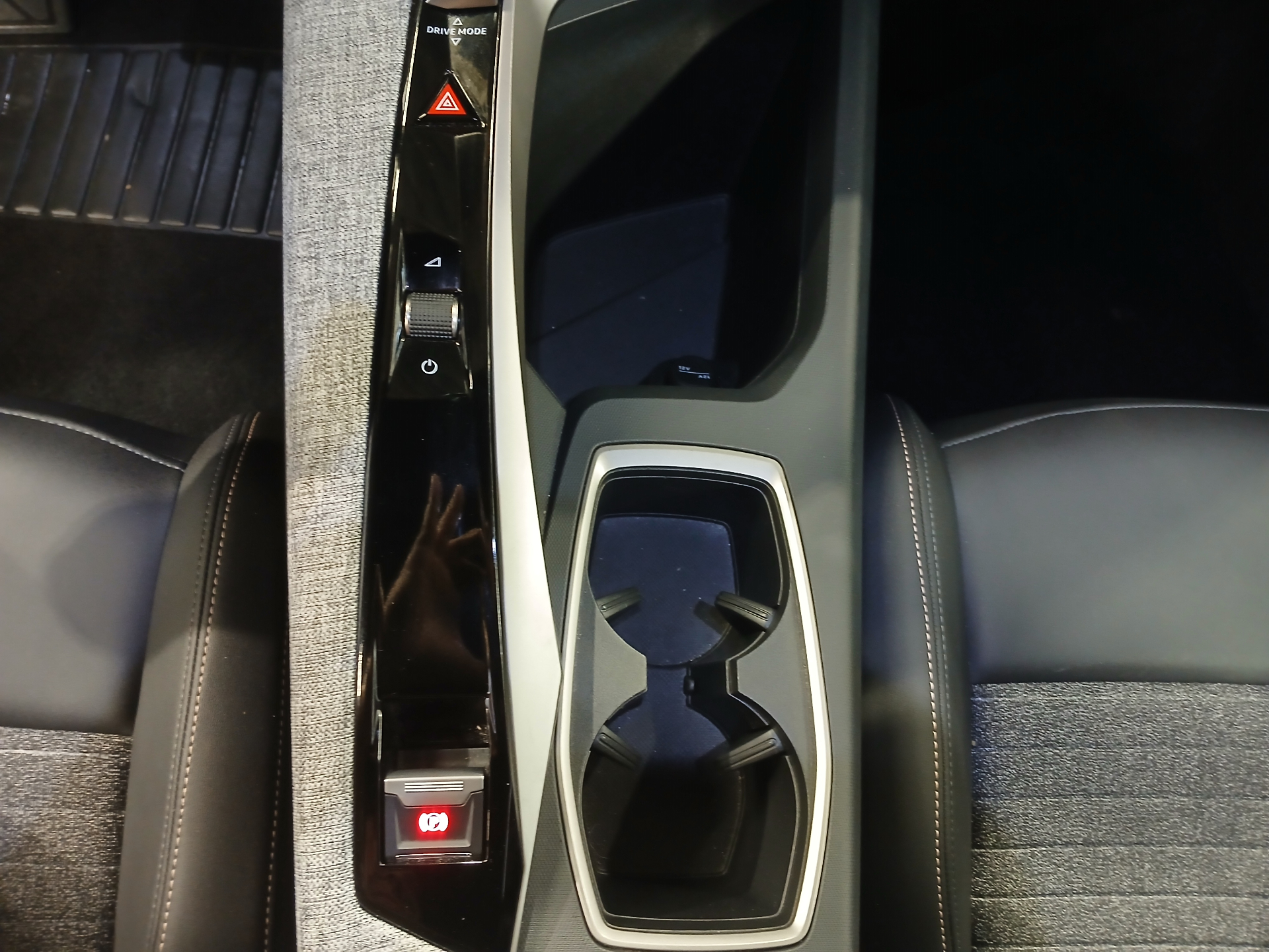 PEUGEOT 5008 Hybrid 145 ch e-DCS6 Allure