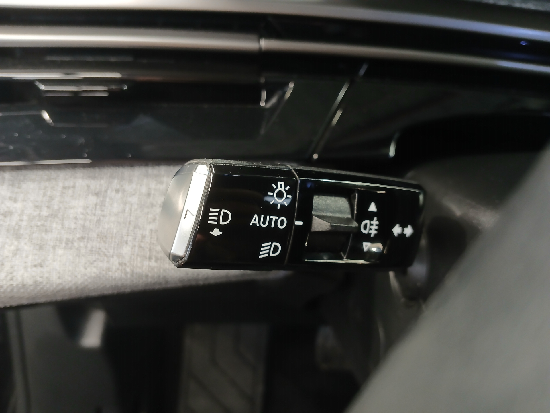 PEUGEOT 3008 Hybrid 145 e-DCS6 Allure
