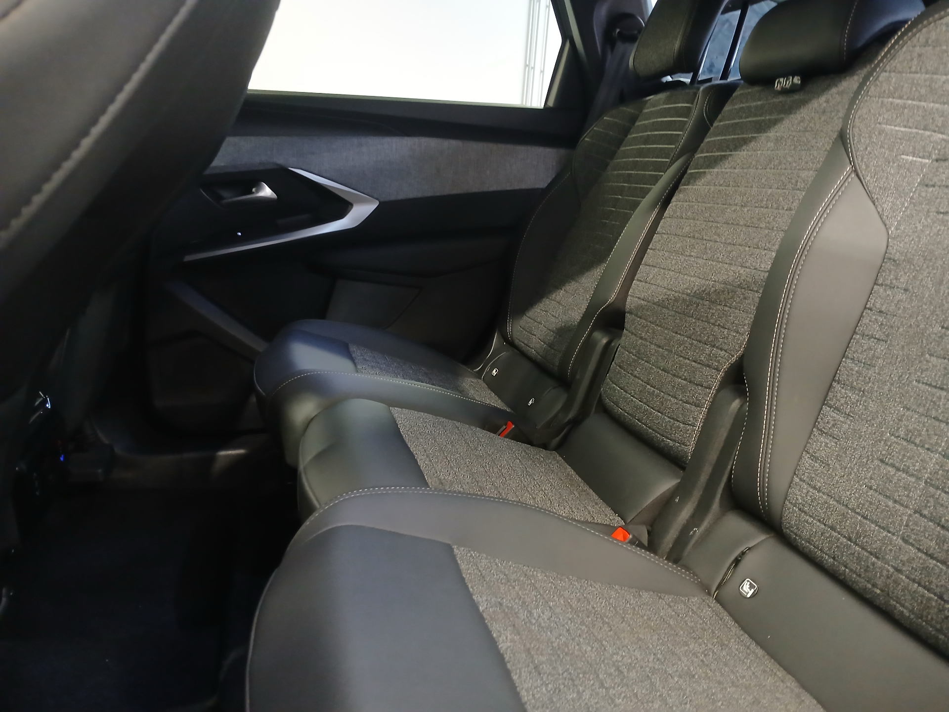 PEUGEOT 5008 Hybrid 145 ch e-DCS6 Allure