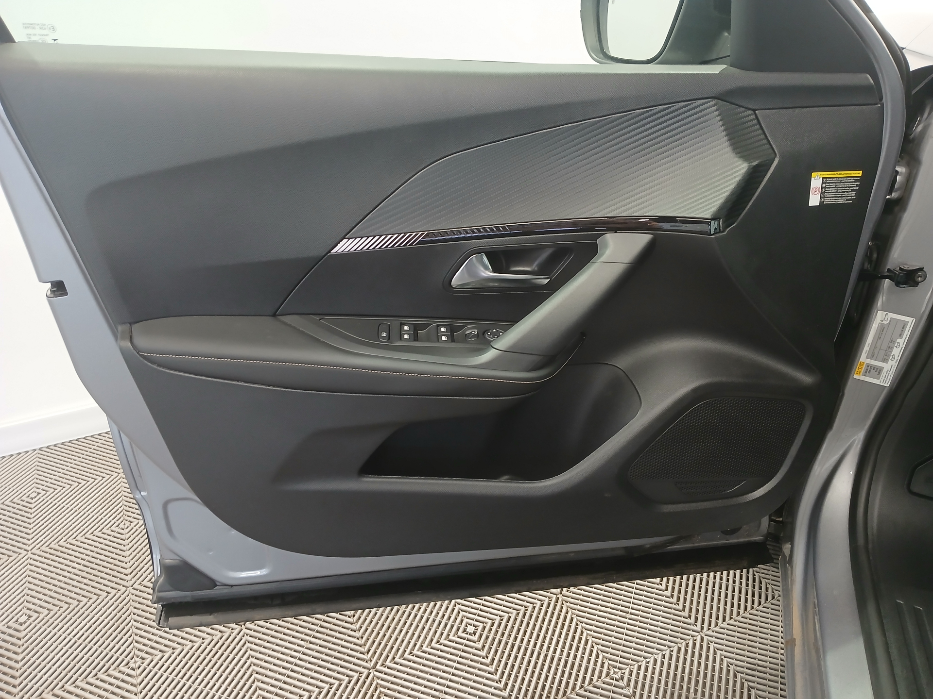 PEUGEOT 2008 Hybrid 145 e-DCS6 Allure