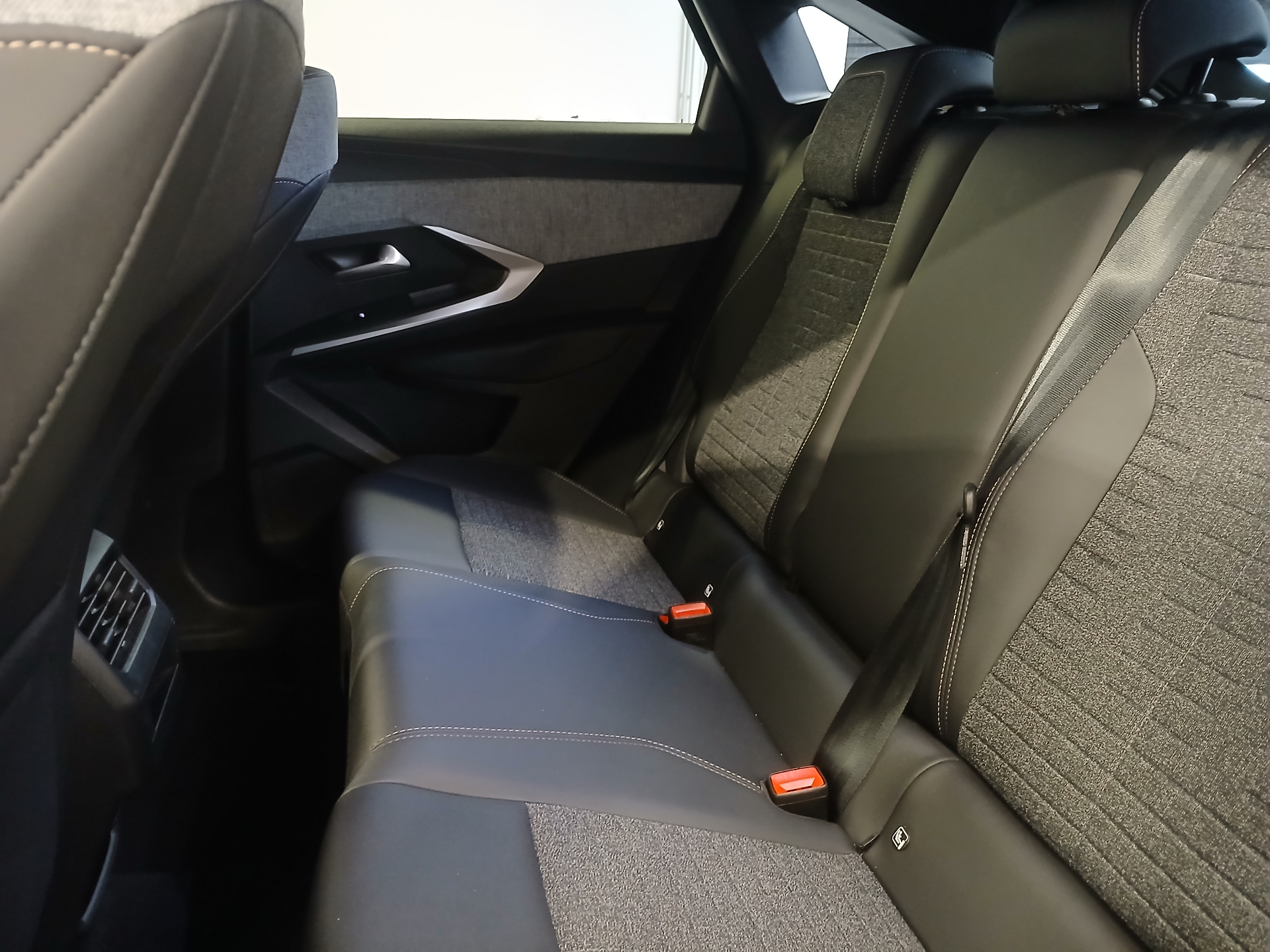 PEUGEOT 3008 Hybrid 145 e-DCS6 Allure