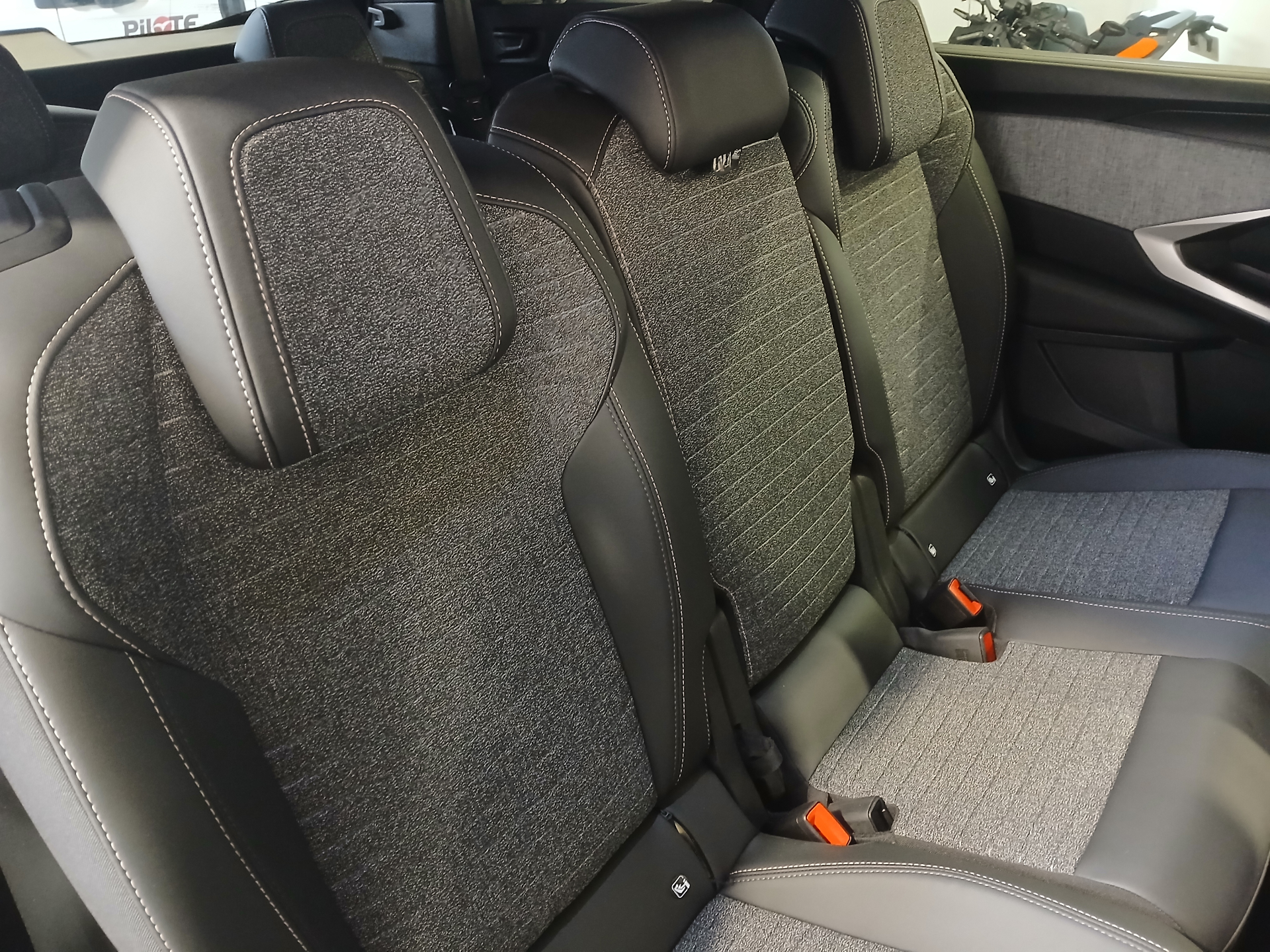 PEUGEOT 5008 Hybrid 145 ch e-DCS6 Allure